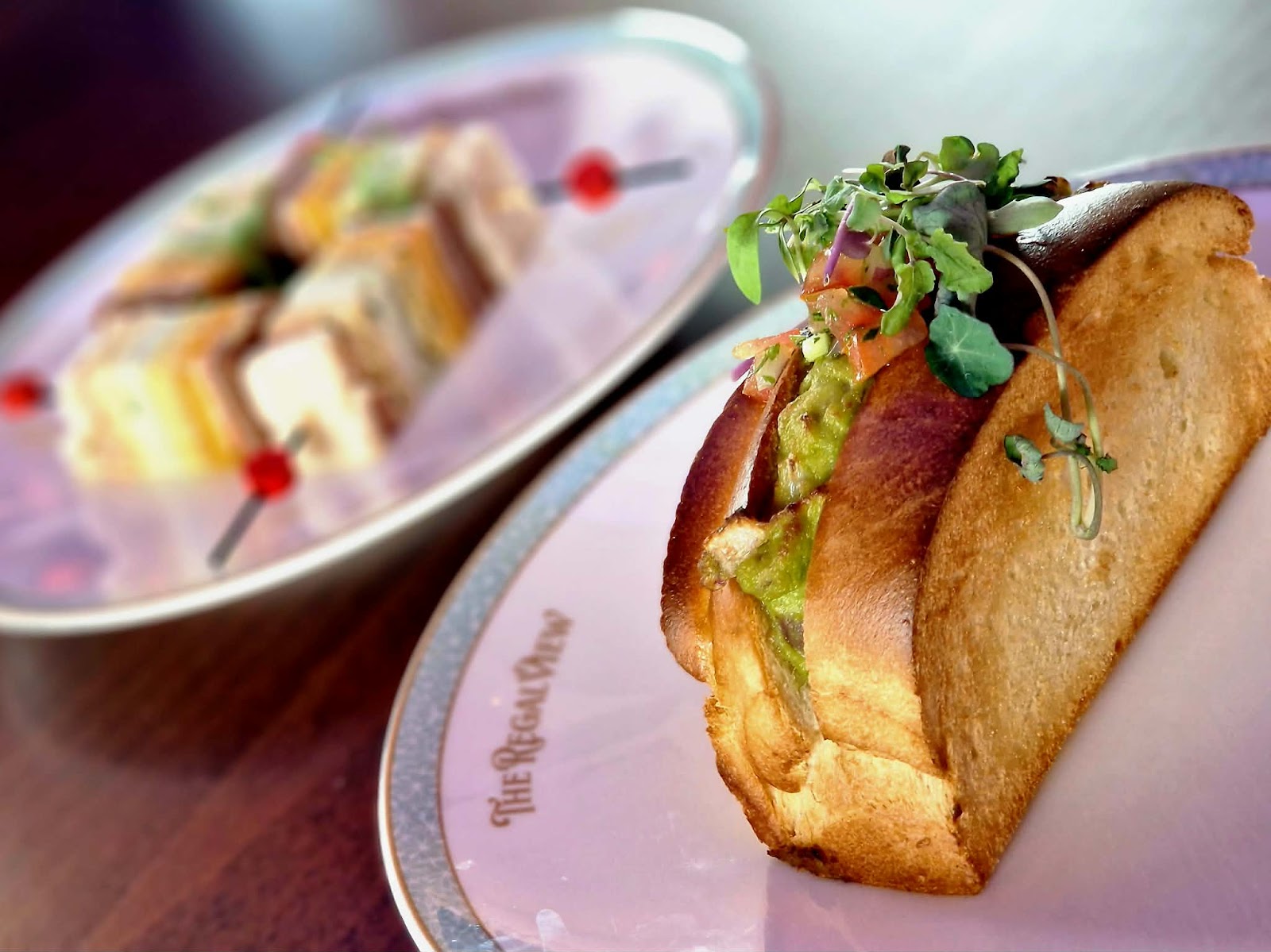Regal View Restaurant & Lounge — Oficiais