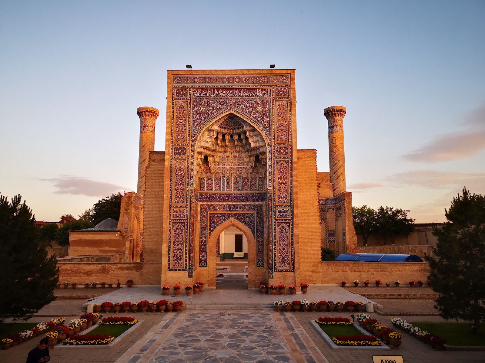 Registan — Oficiais