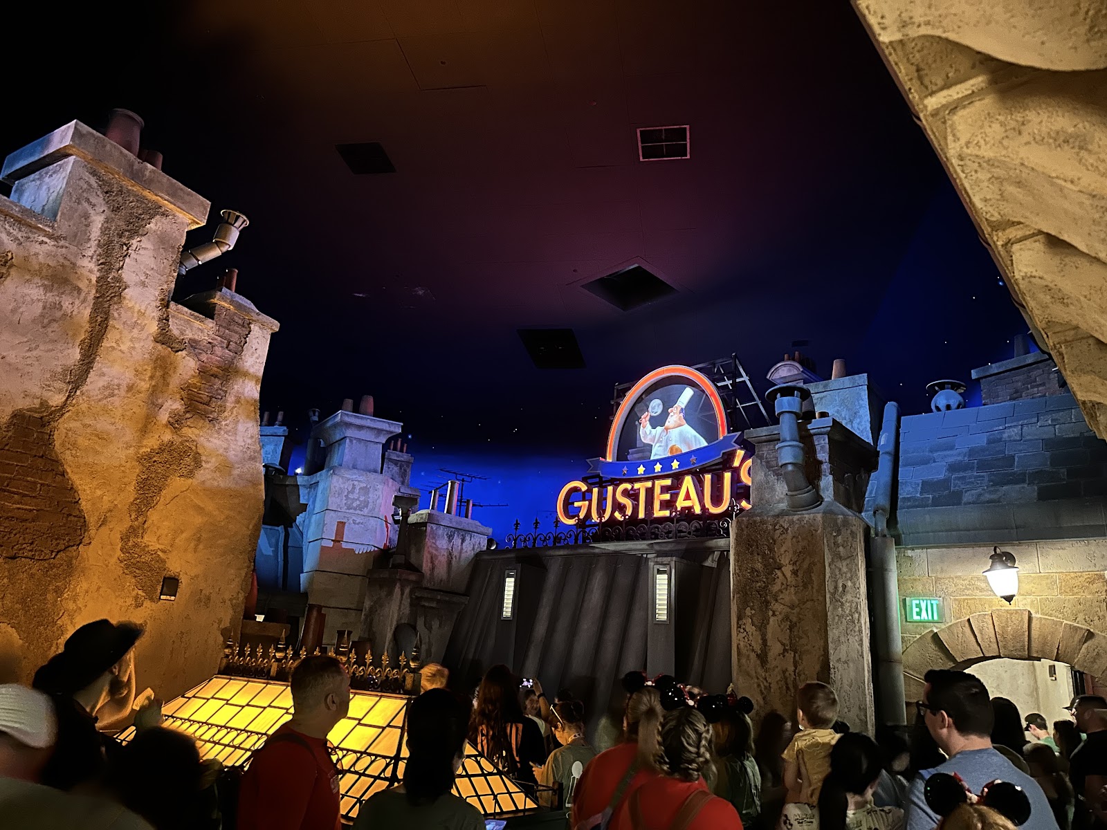 Remy's Ratatouille Adventure — Oficiais