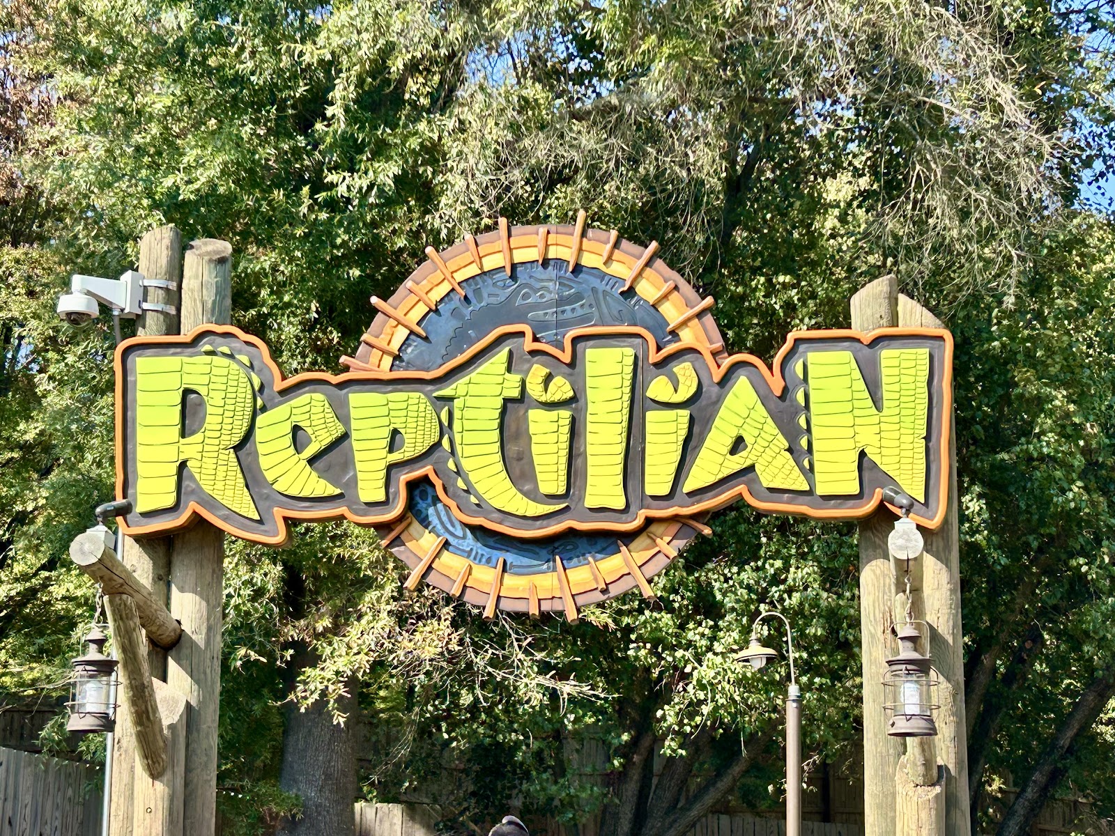 Reptilian — Oficiais