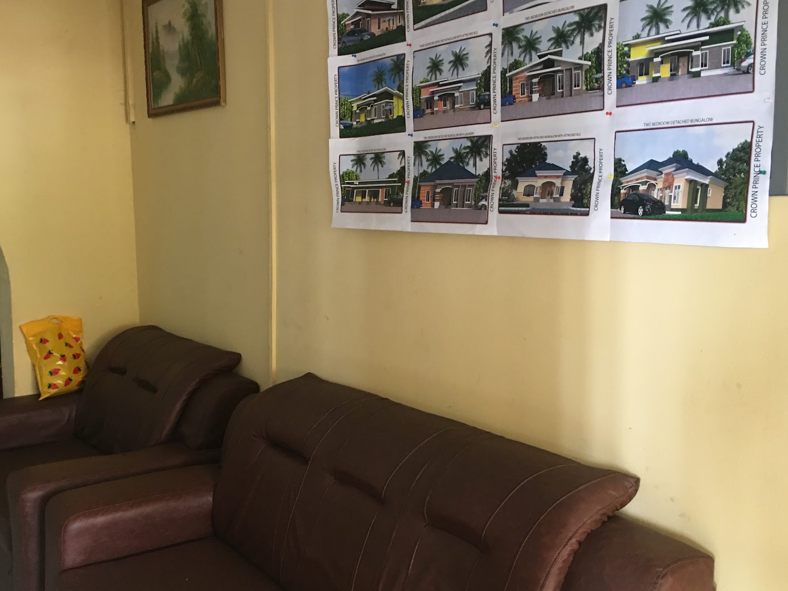 Residence du prince walino Gbehanzin — Oficiais