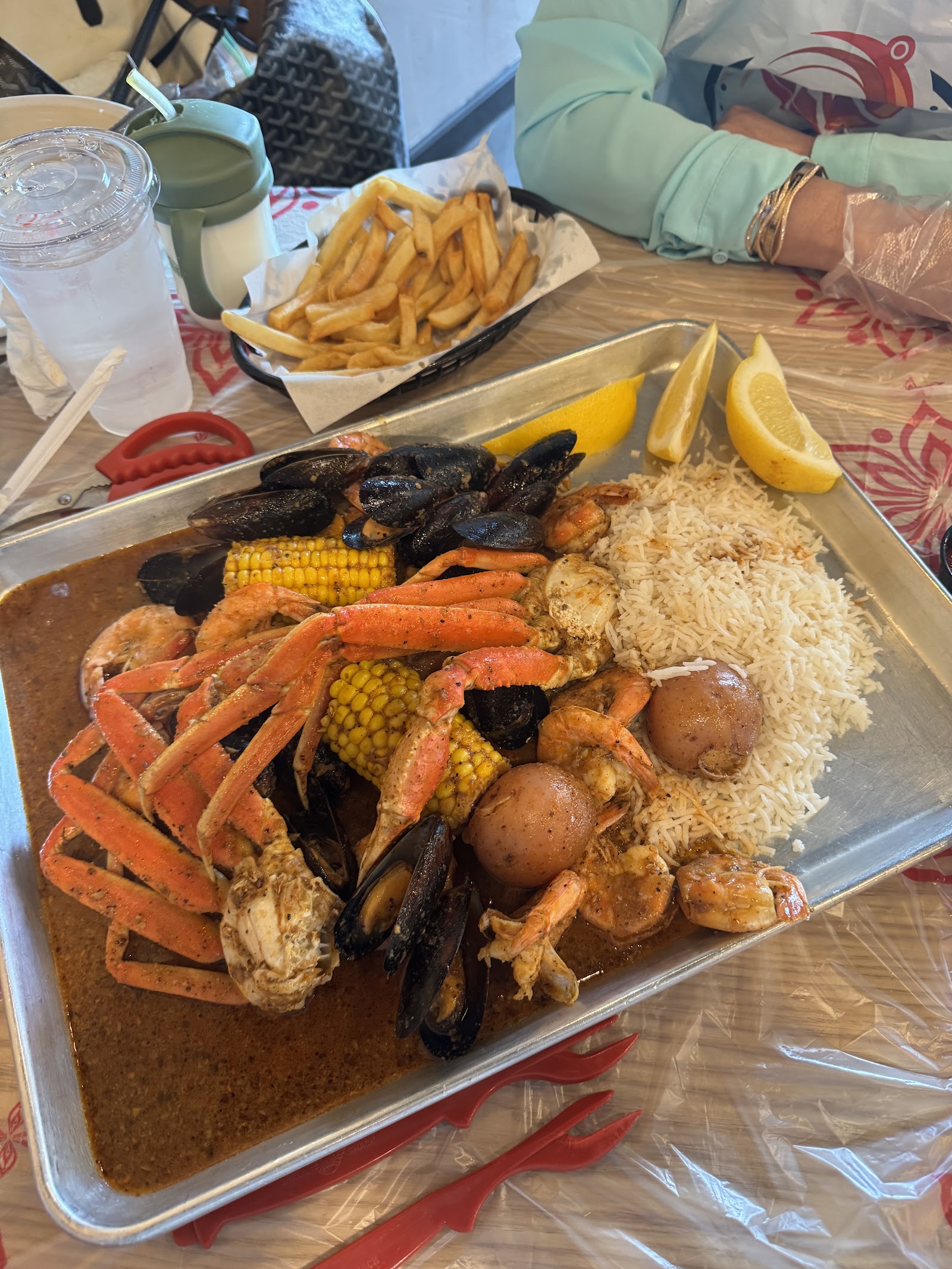 Restaurant — Oficiais