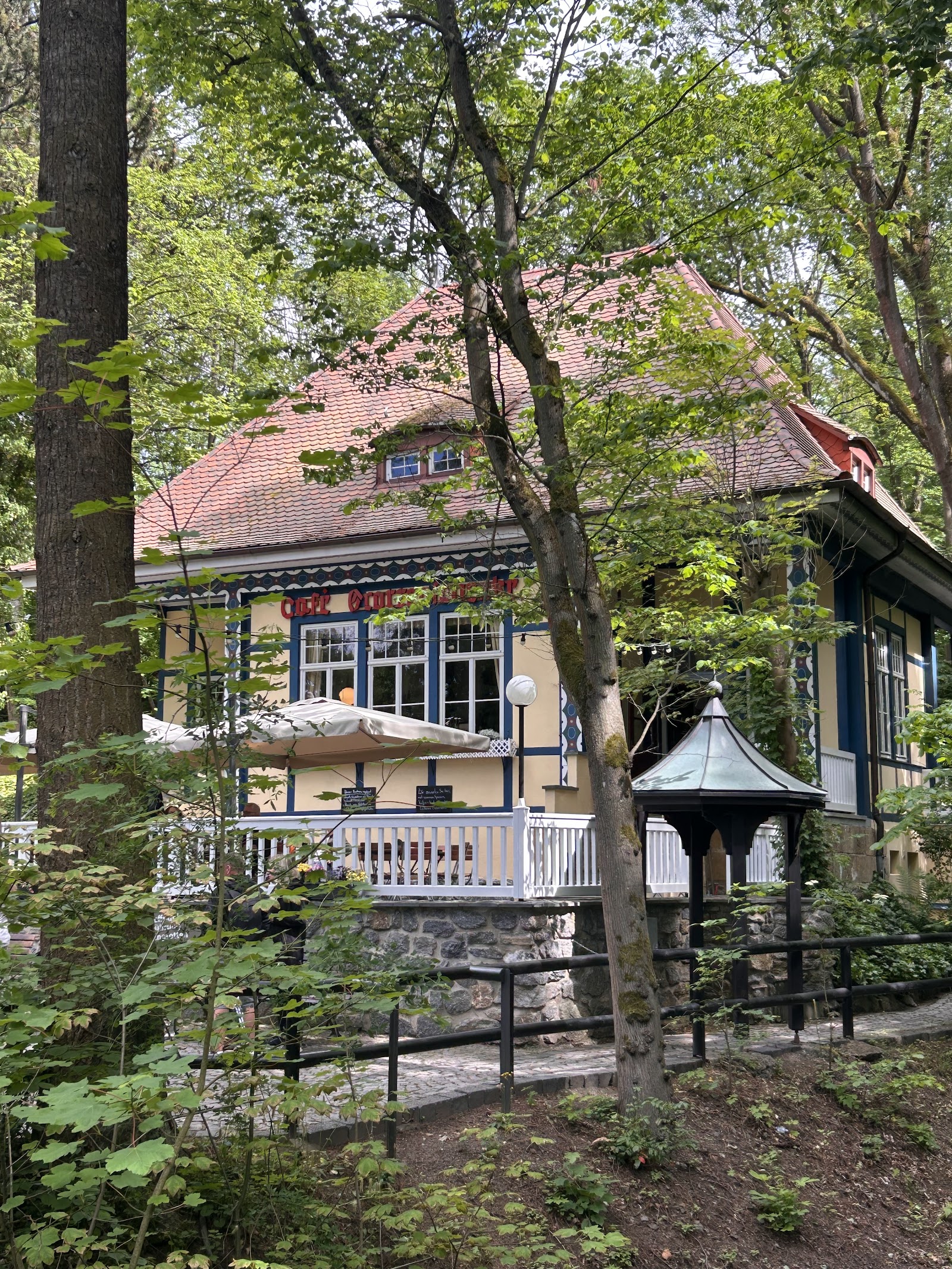 Restaurant Feengrotten — Oficiais