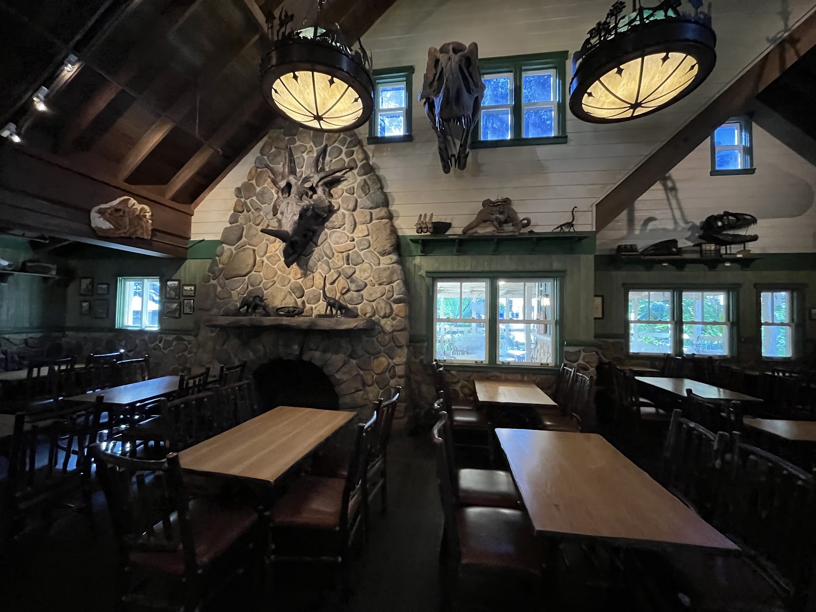 Restaurantosaurus — Oficiais