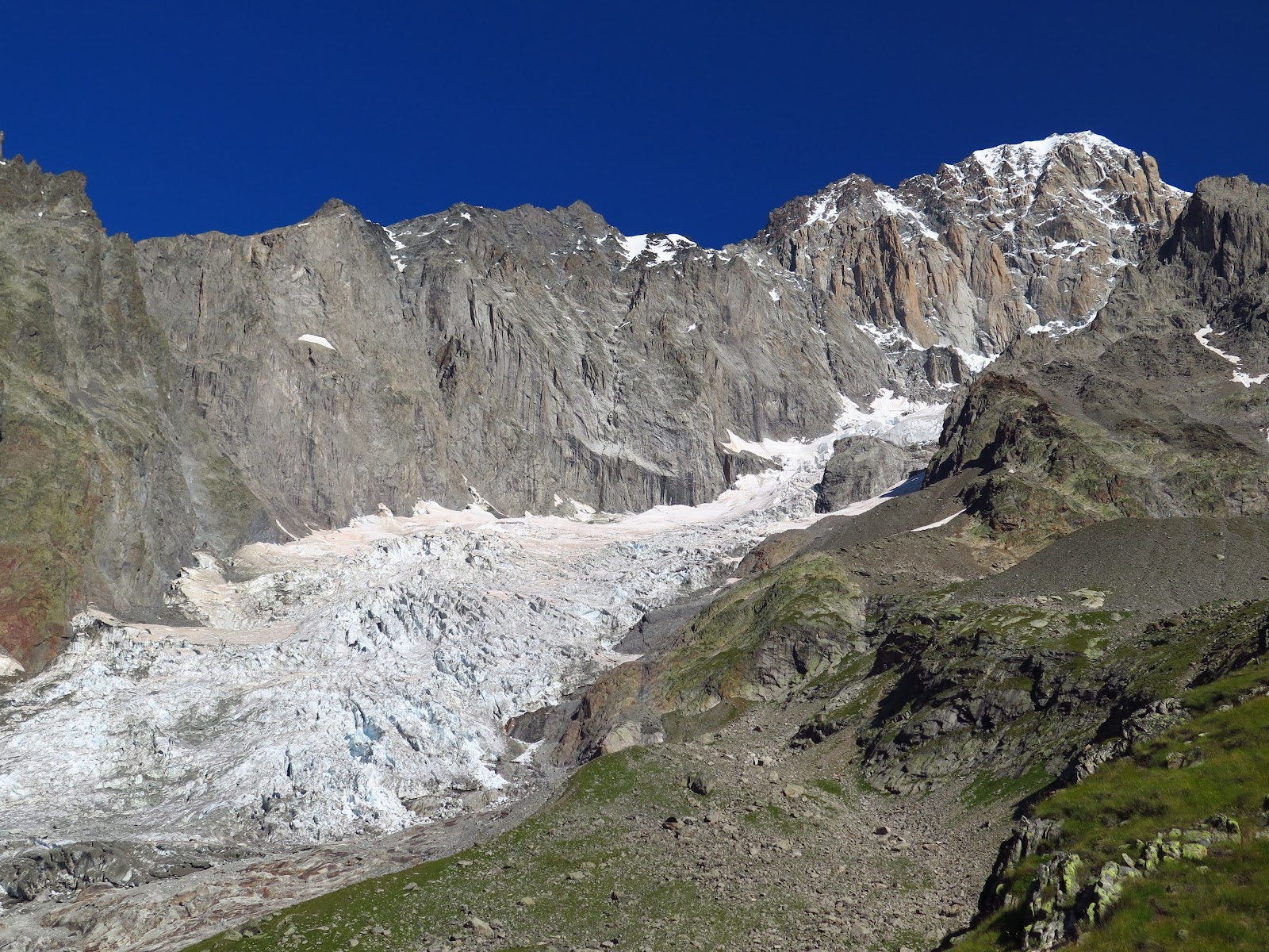 Rifugio Monzino — Oficiais