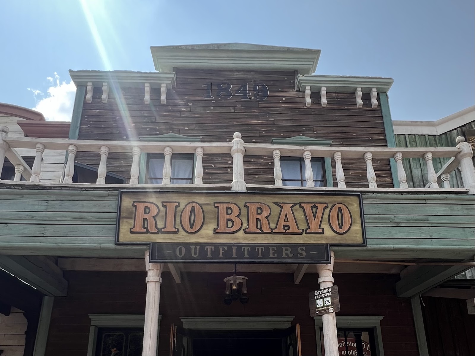 Río Bravo — Oficiais
