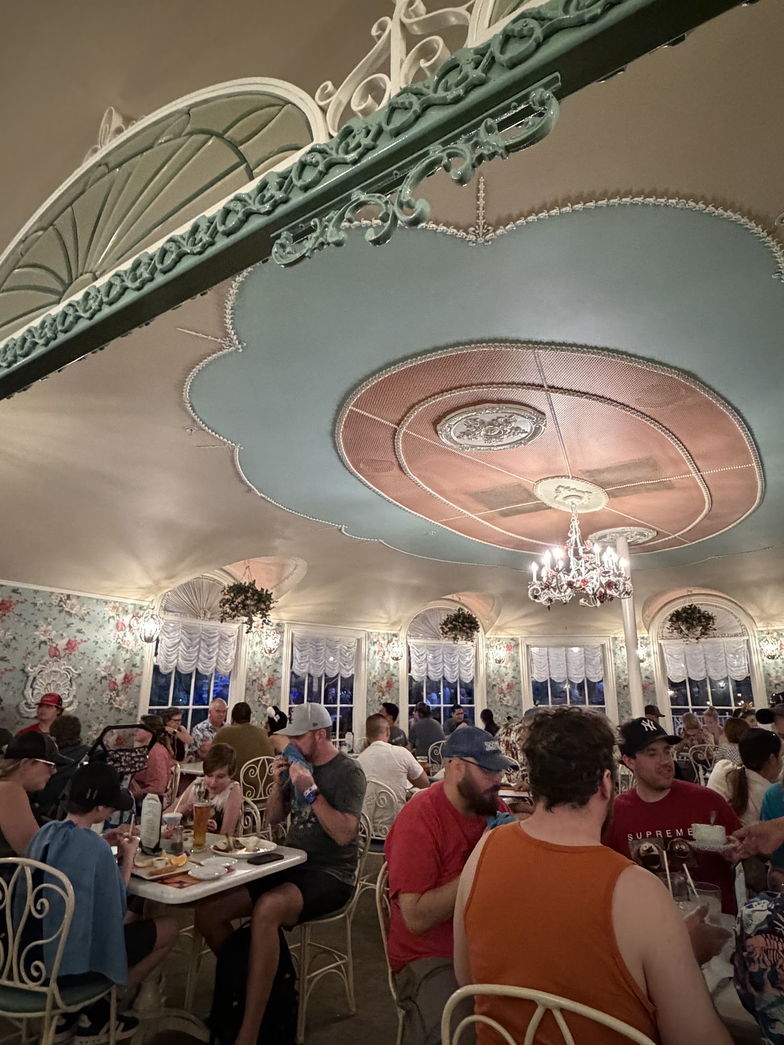 River Belle Terrace — Oficiais