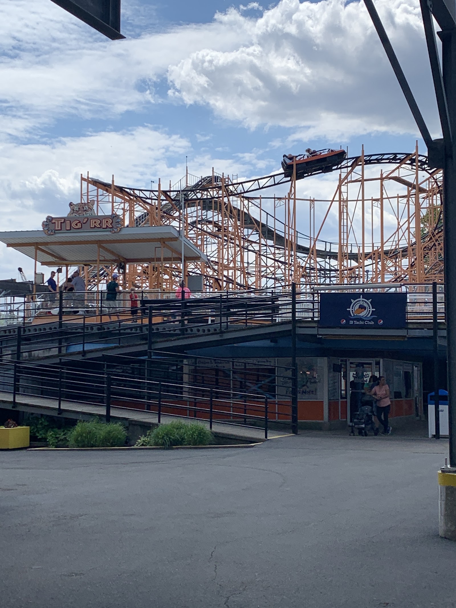 Rivertown Roller Coaster — Oficiais