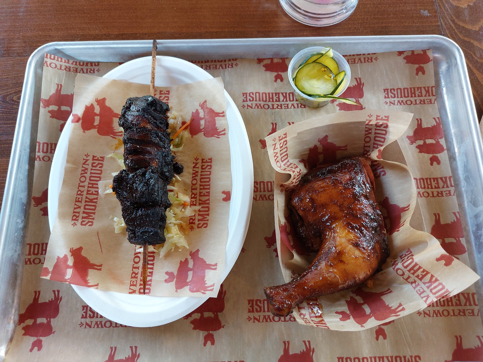 Rivertown Smokehouse — Oficiais