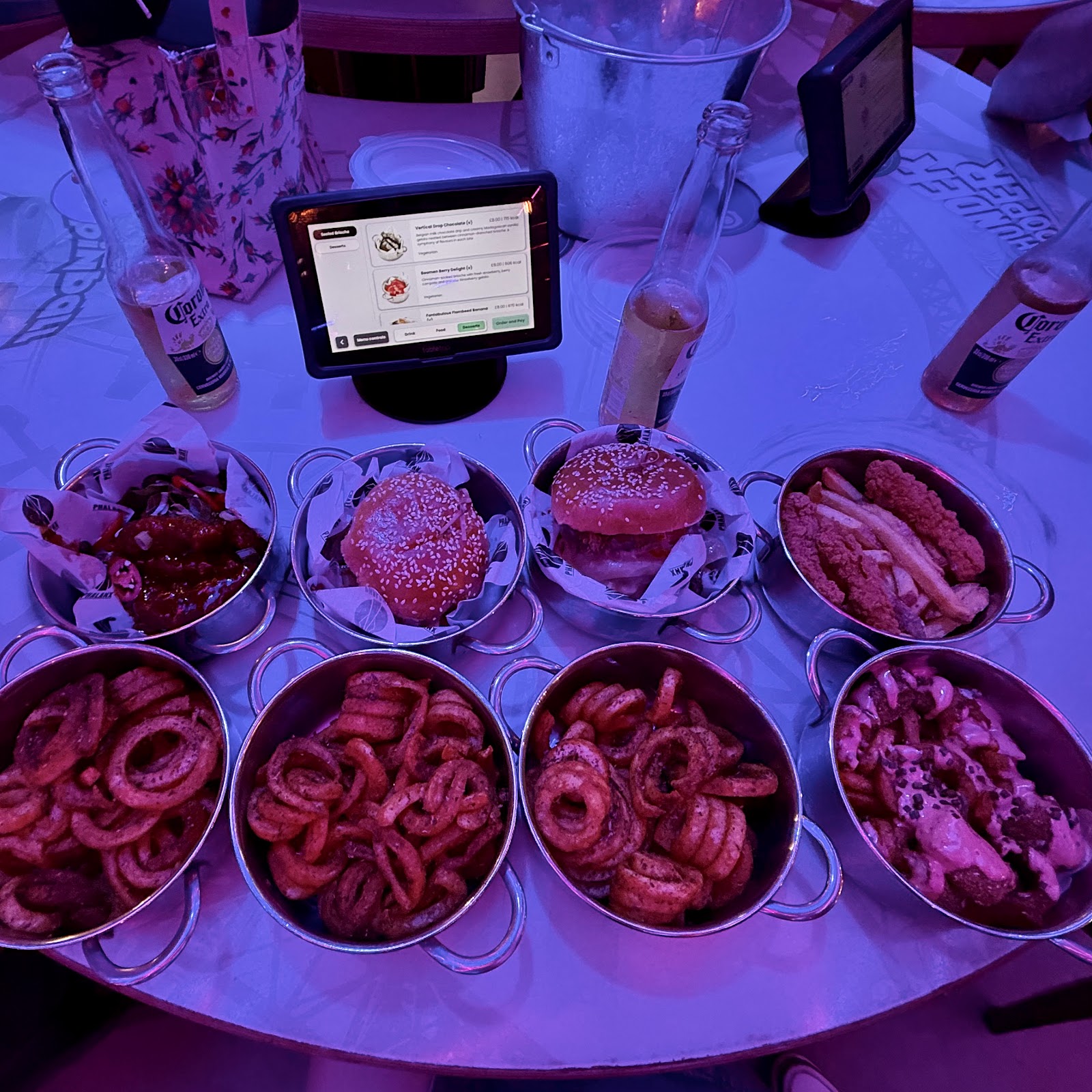 Rollercoaster Restaurant — Oficiais