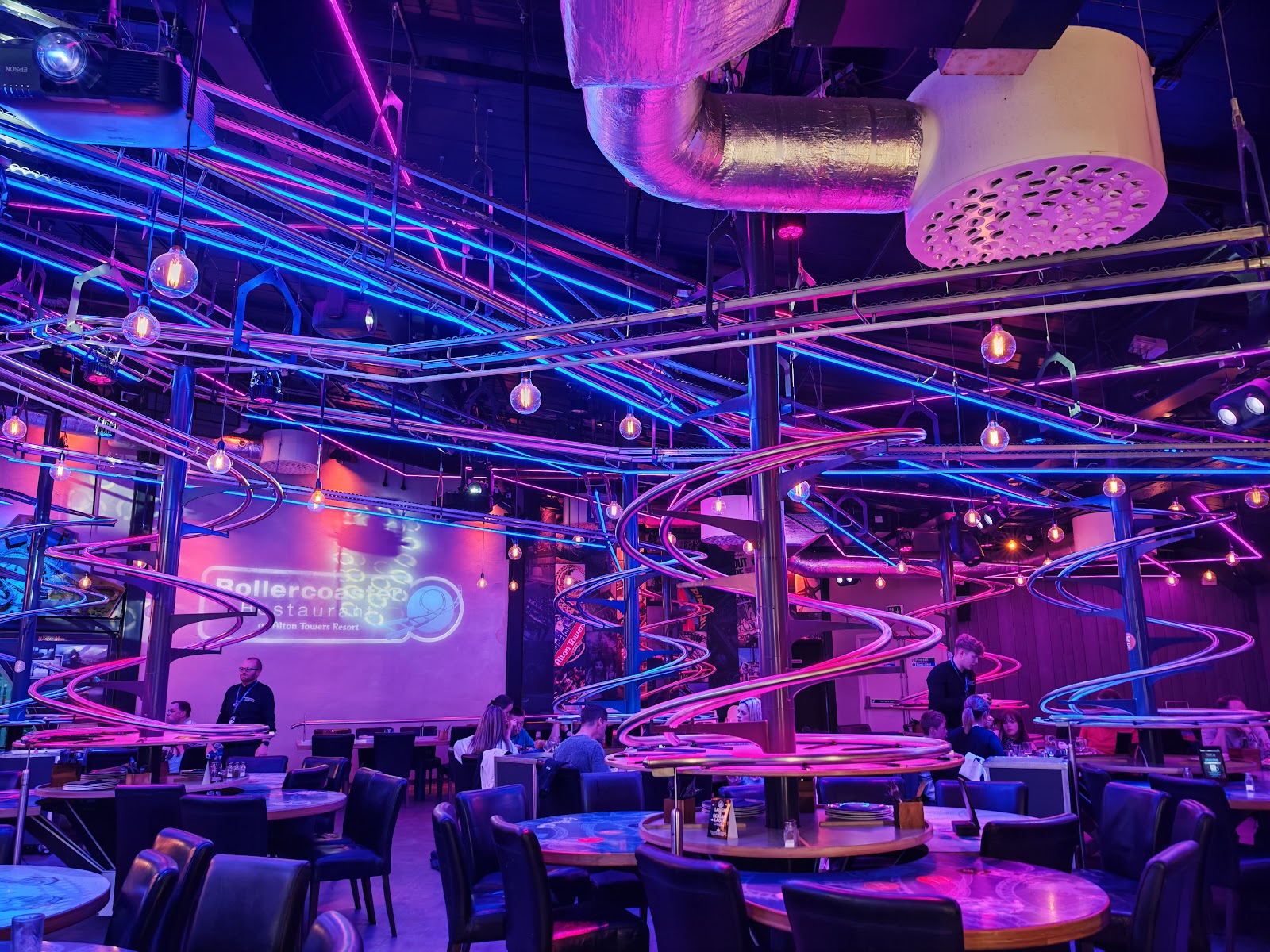 Rollercoaster Restaurant — Oficiais