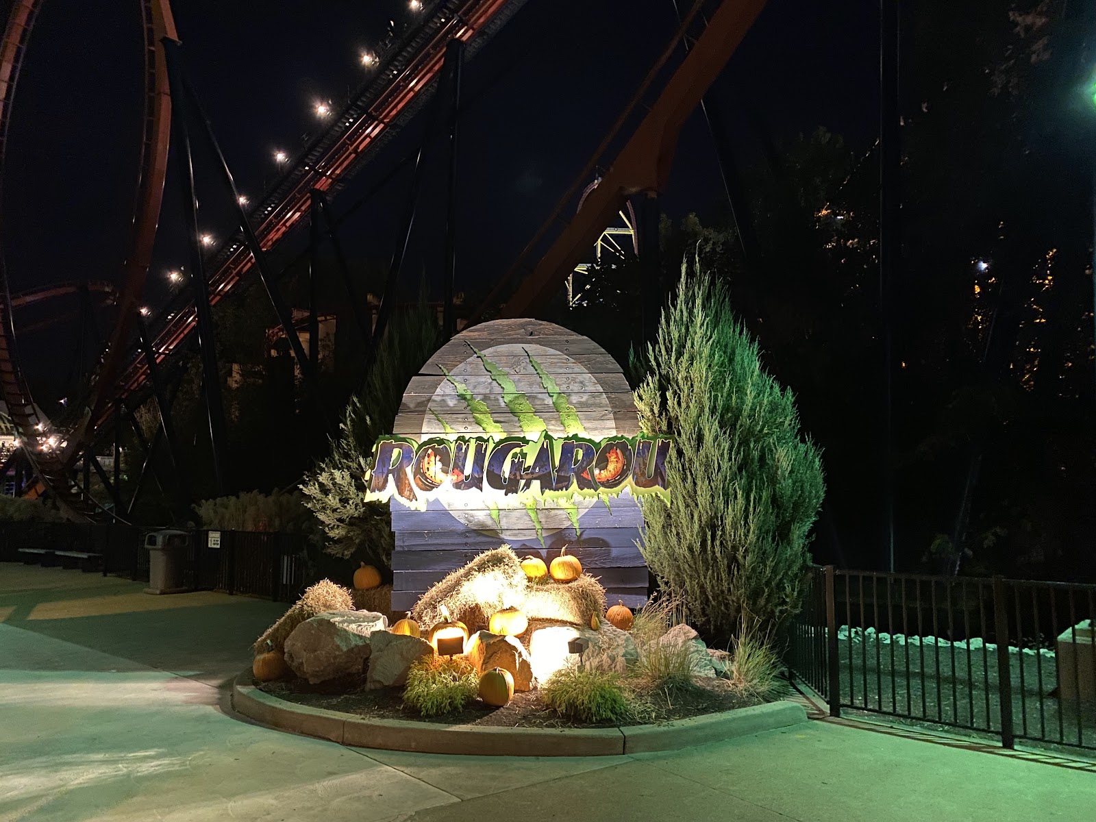 Rougarou — Oficiais