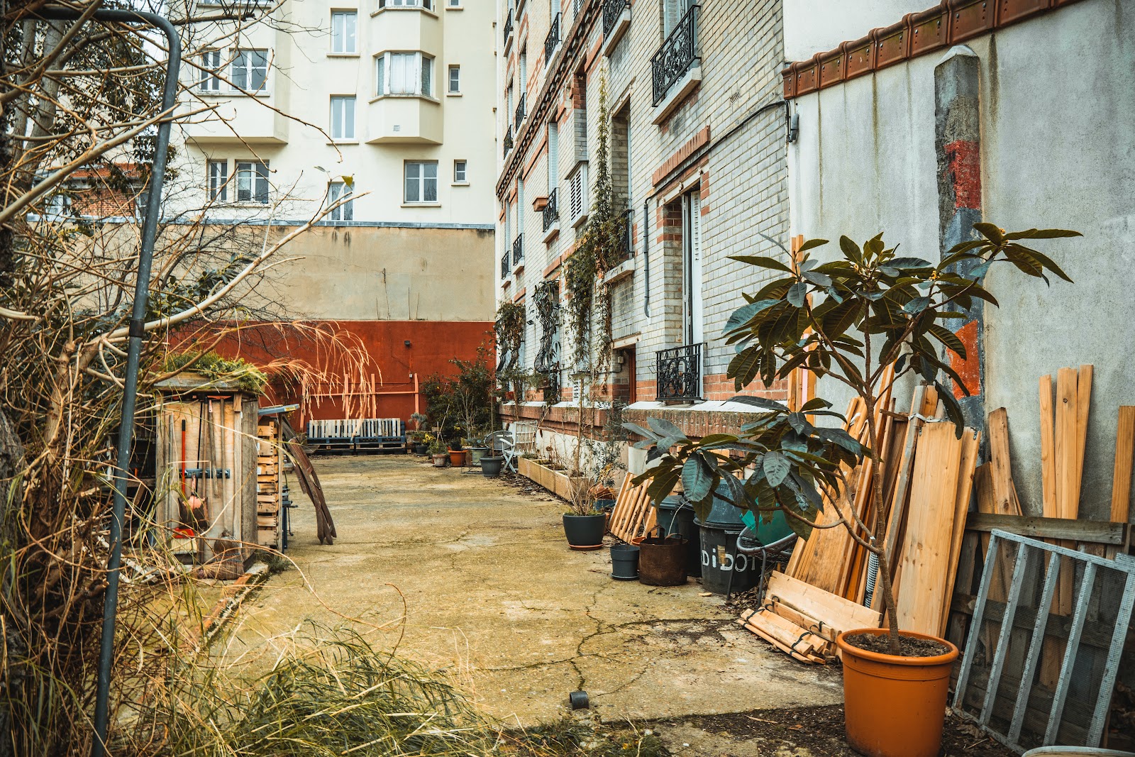 rue des Thermopyles — Oficiais