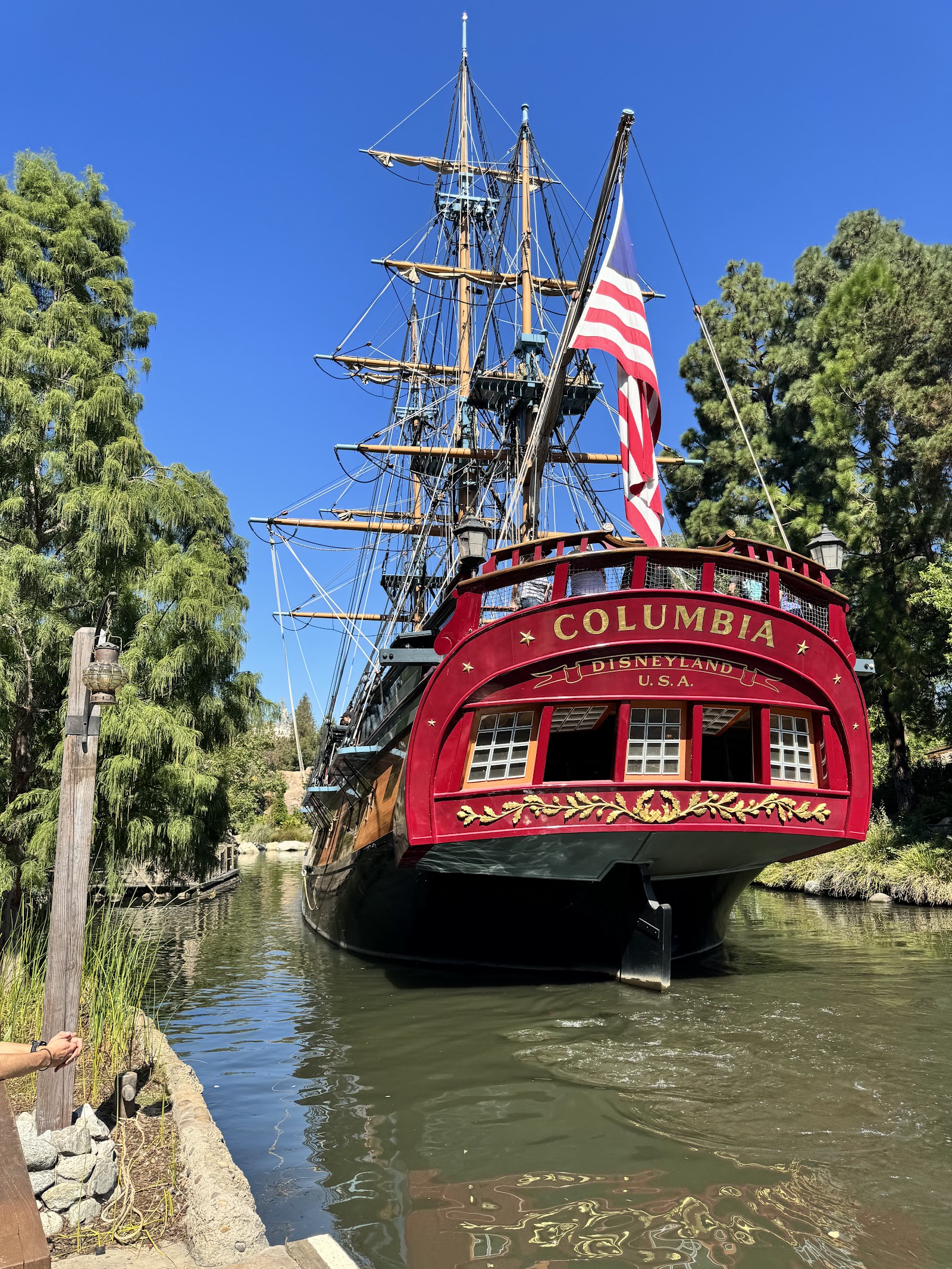 Sailing Ship Columbia — Oficiais
