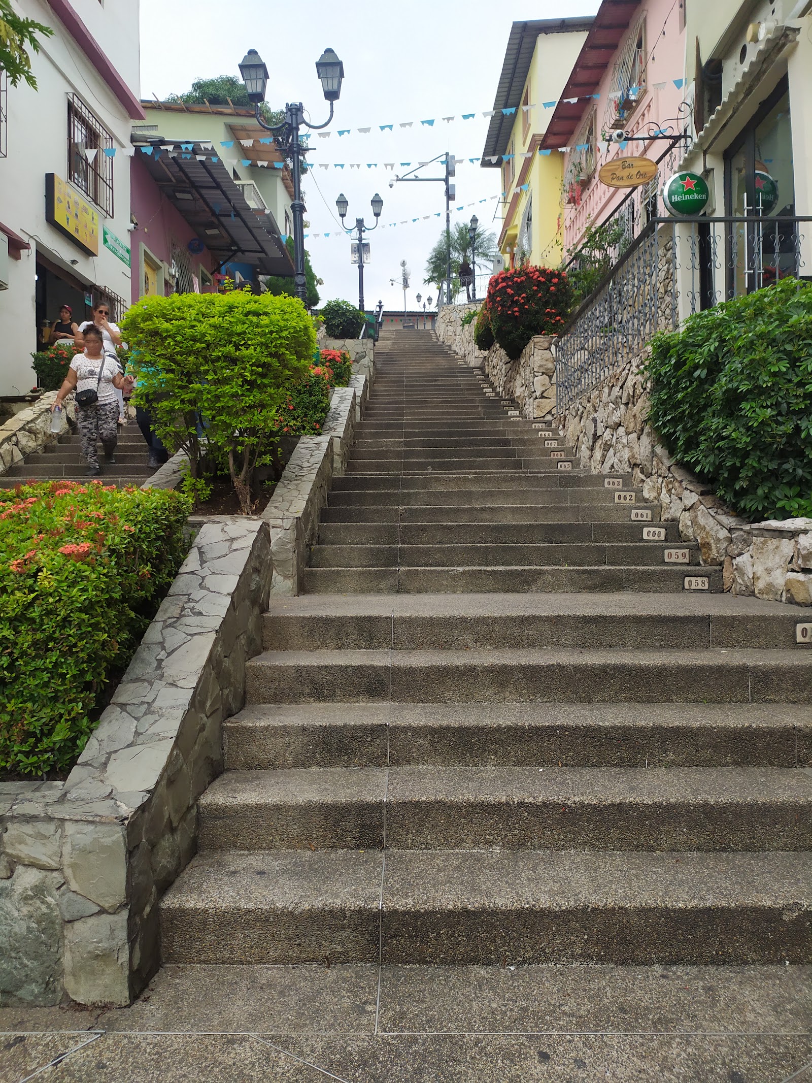 Santa Ana Hill — Oficiais