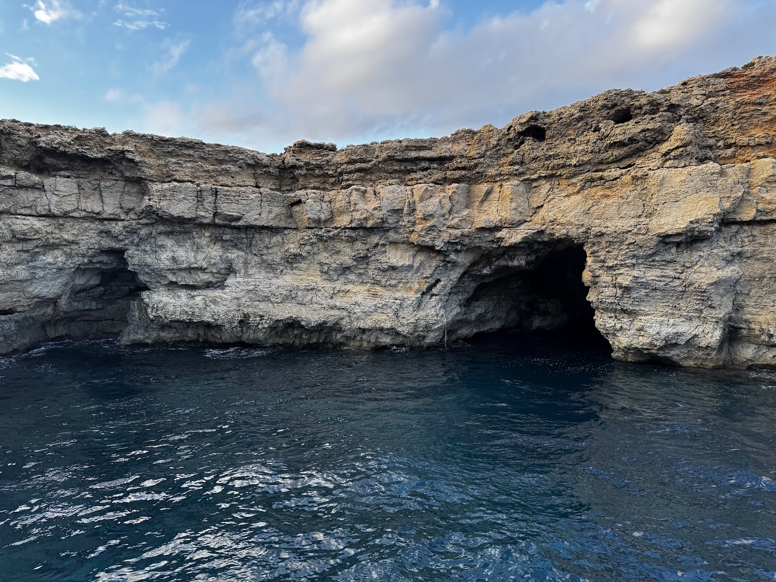 Santa Maria Caves — Oficiais
