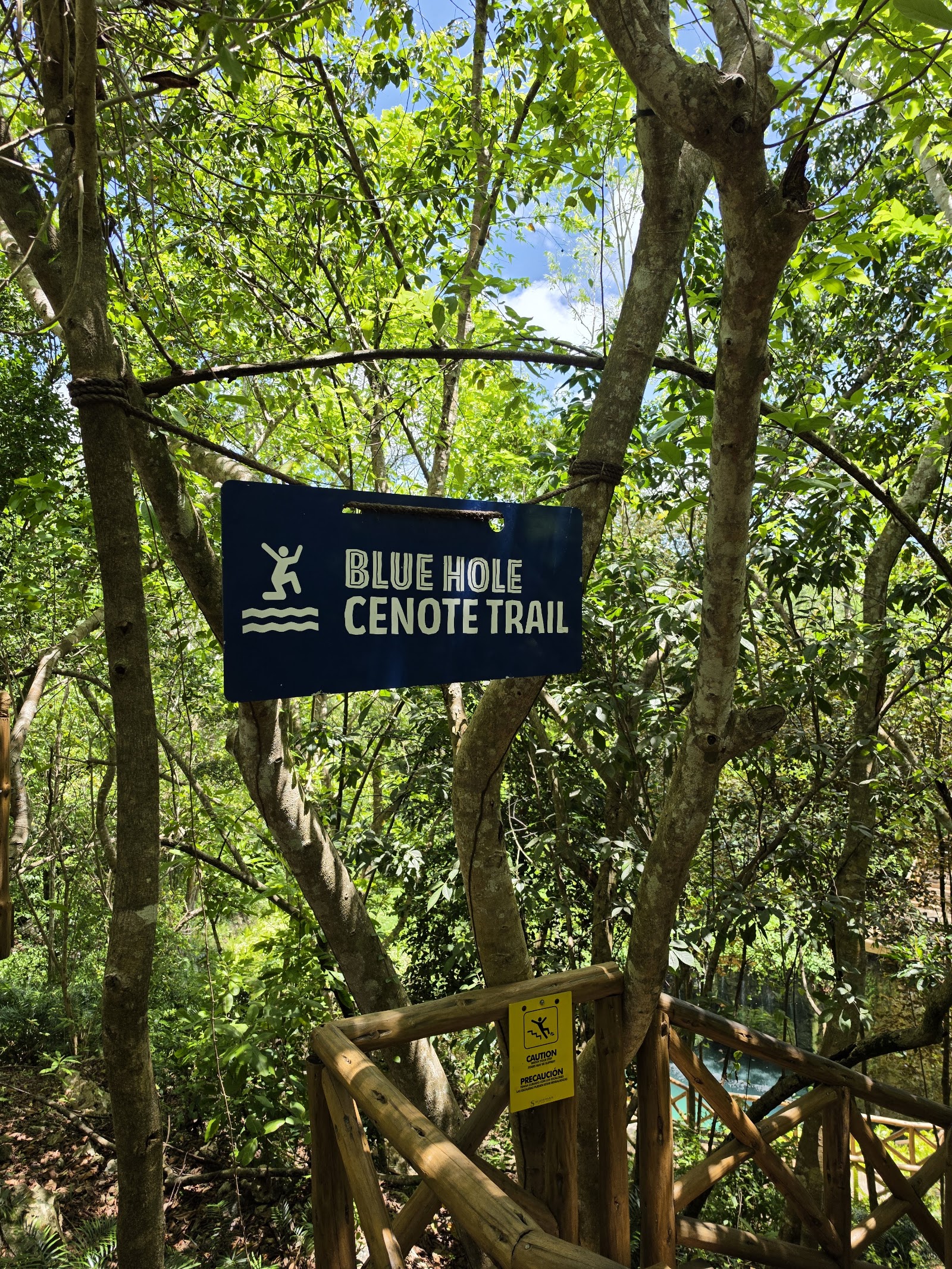 Scape Park Blue Hole Cenote — Oficiais