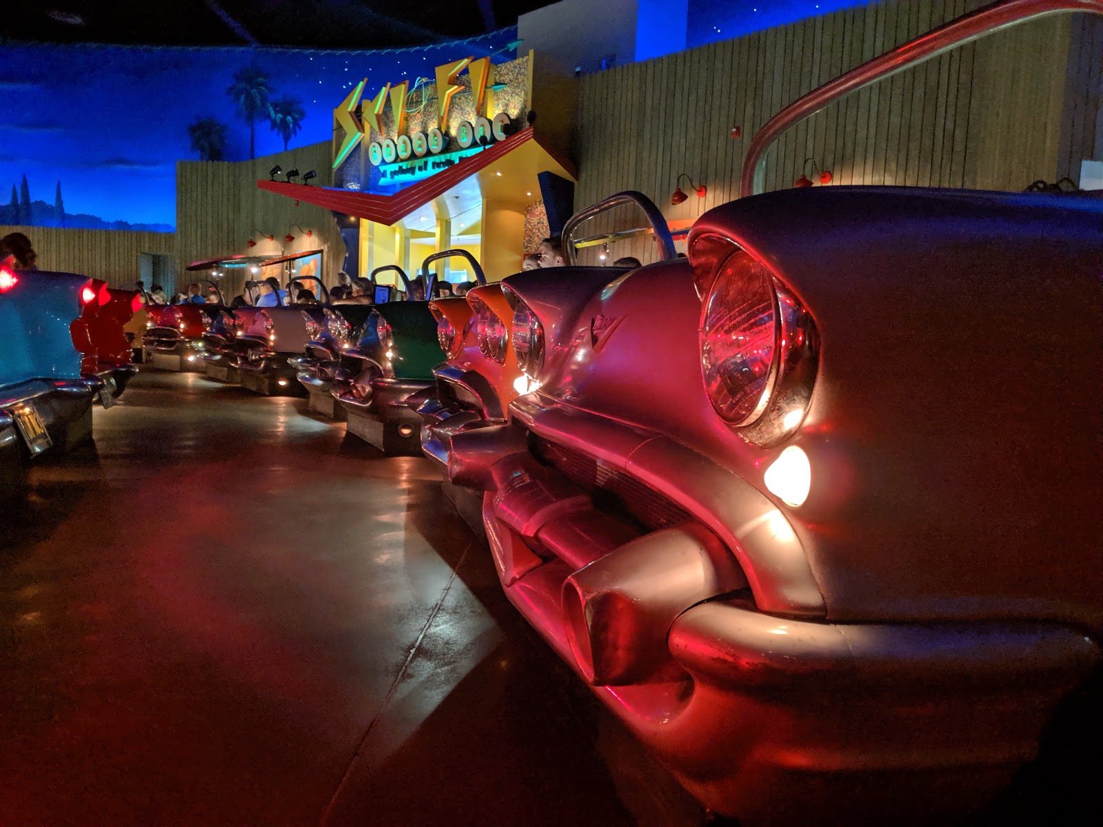 Sci-Fi Dine-In Theater Restaurant