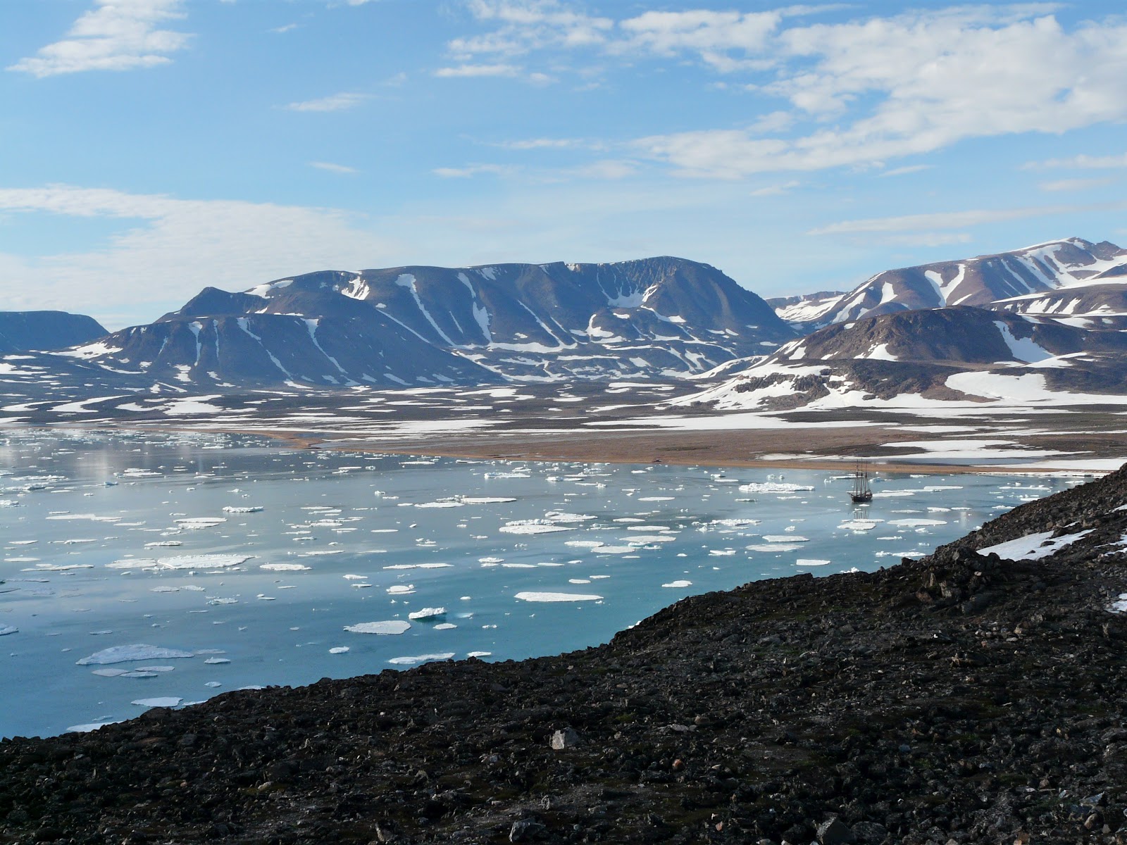 Scoresby Sund — Oficiais