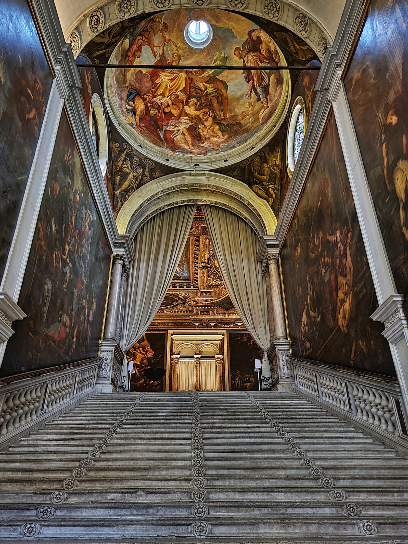Scuola Grande di San Rocco — Oficiais