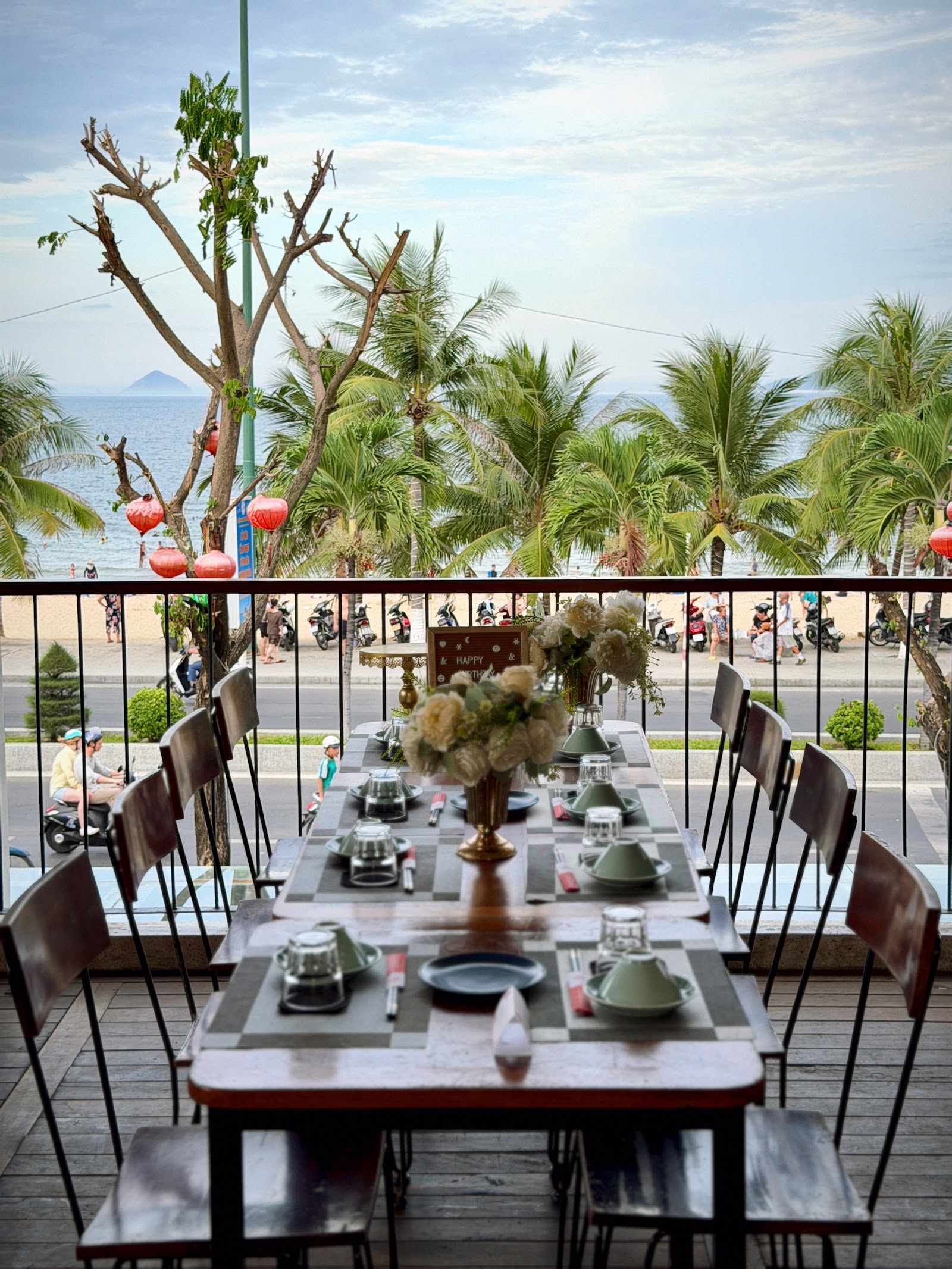 Seaview Restaurant — Oficiais