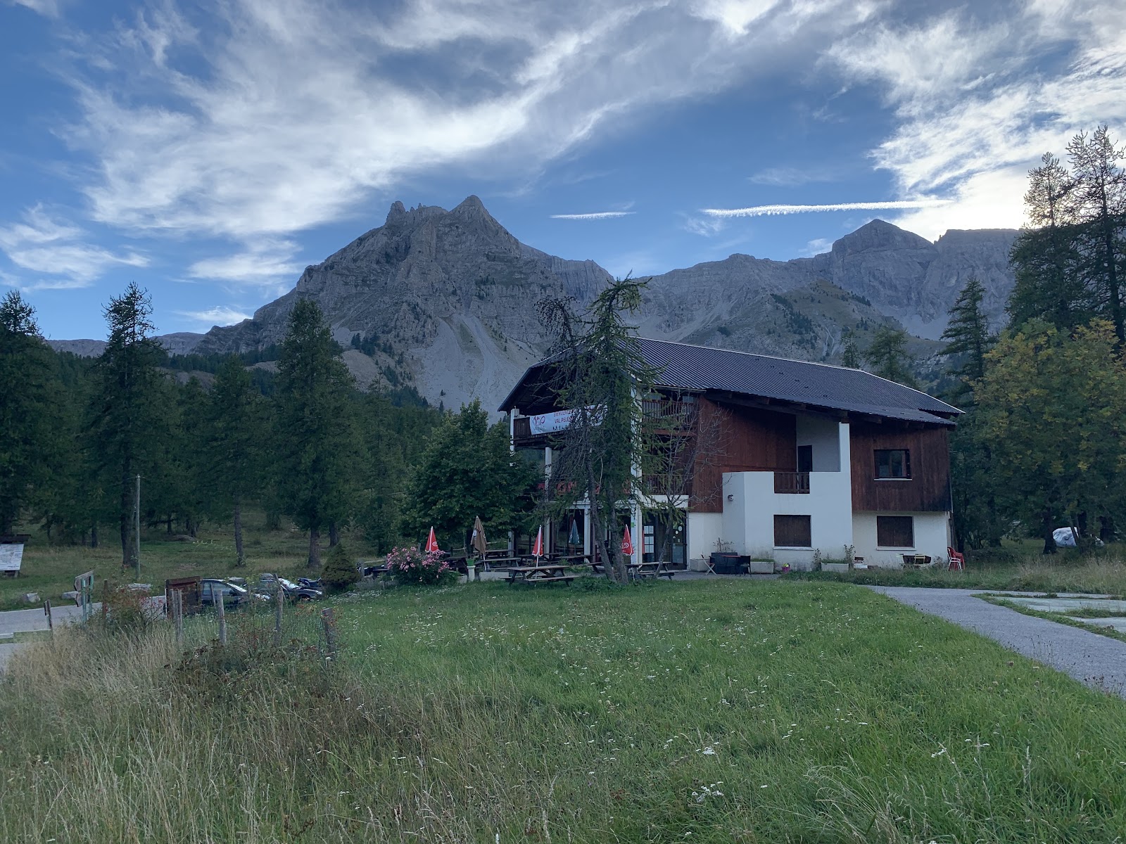 Sentier des Aiguilles de Pelens — Oficiais