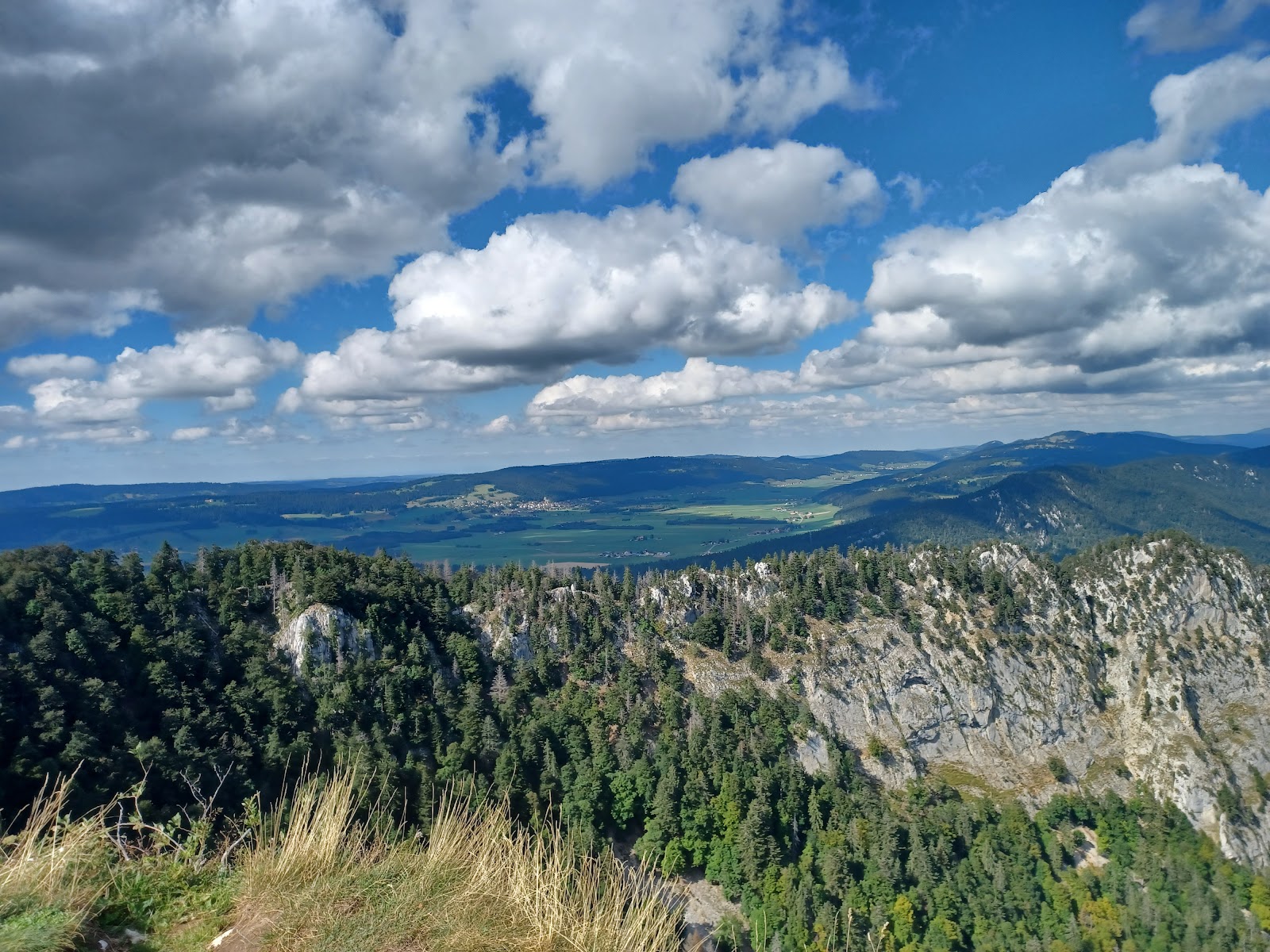 Sentier du Creux du Van — Oficiais
