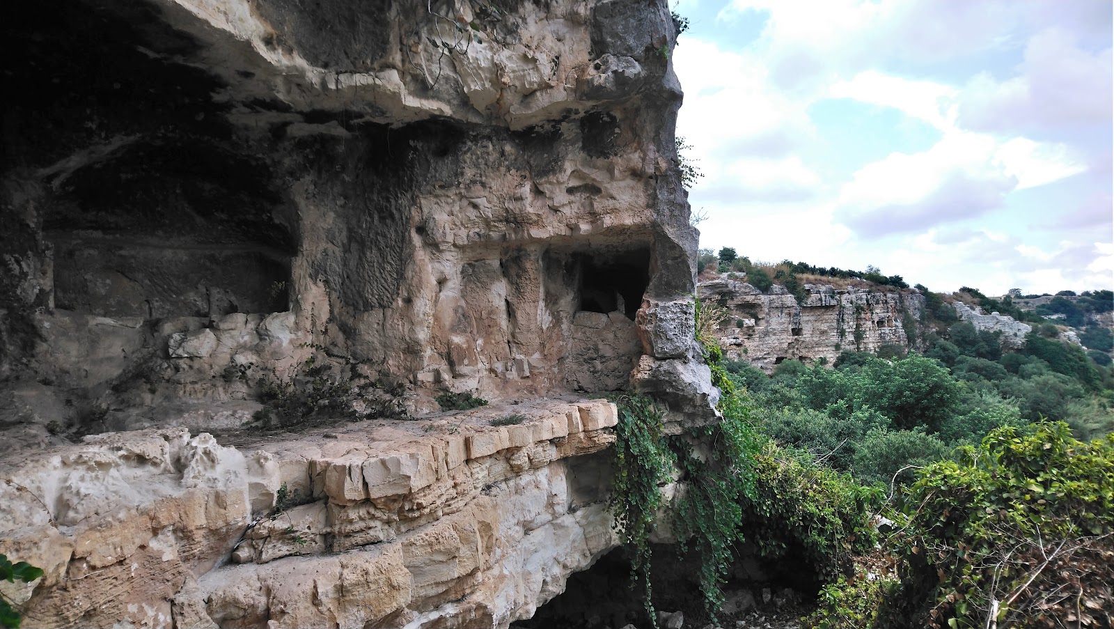 Sentiero dell'Anello di Cava d'Ispica — Oficiais