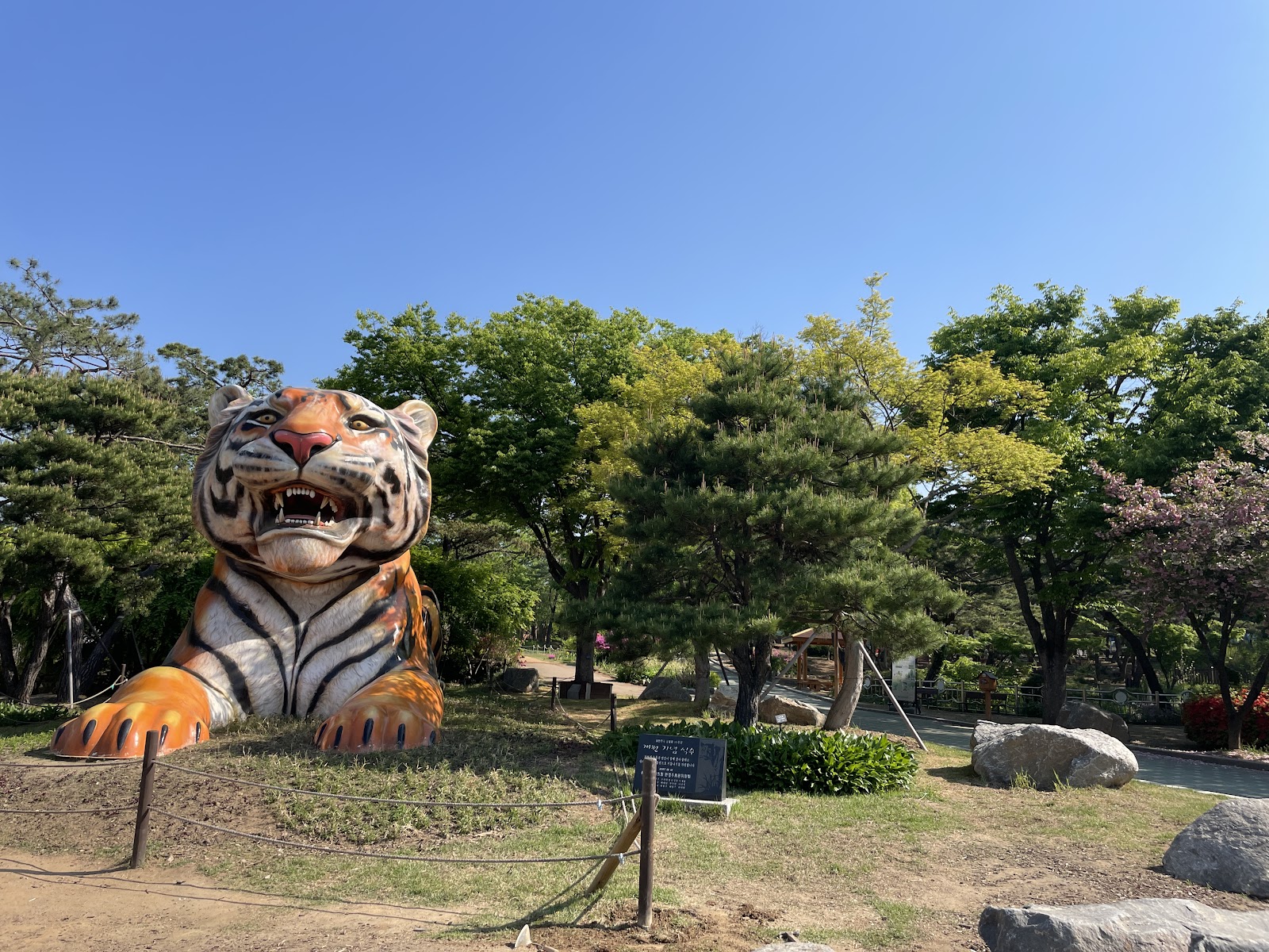 Seoul Zoo — Oficiais