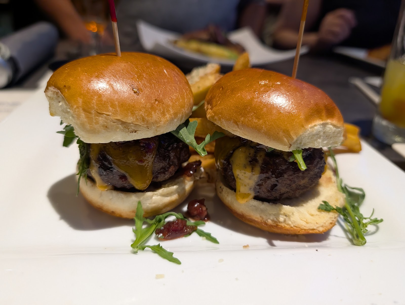 Sharks Underwater Grill® and Bar — Oficiais