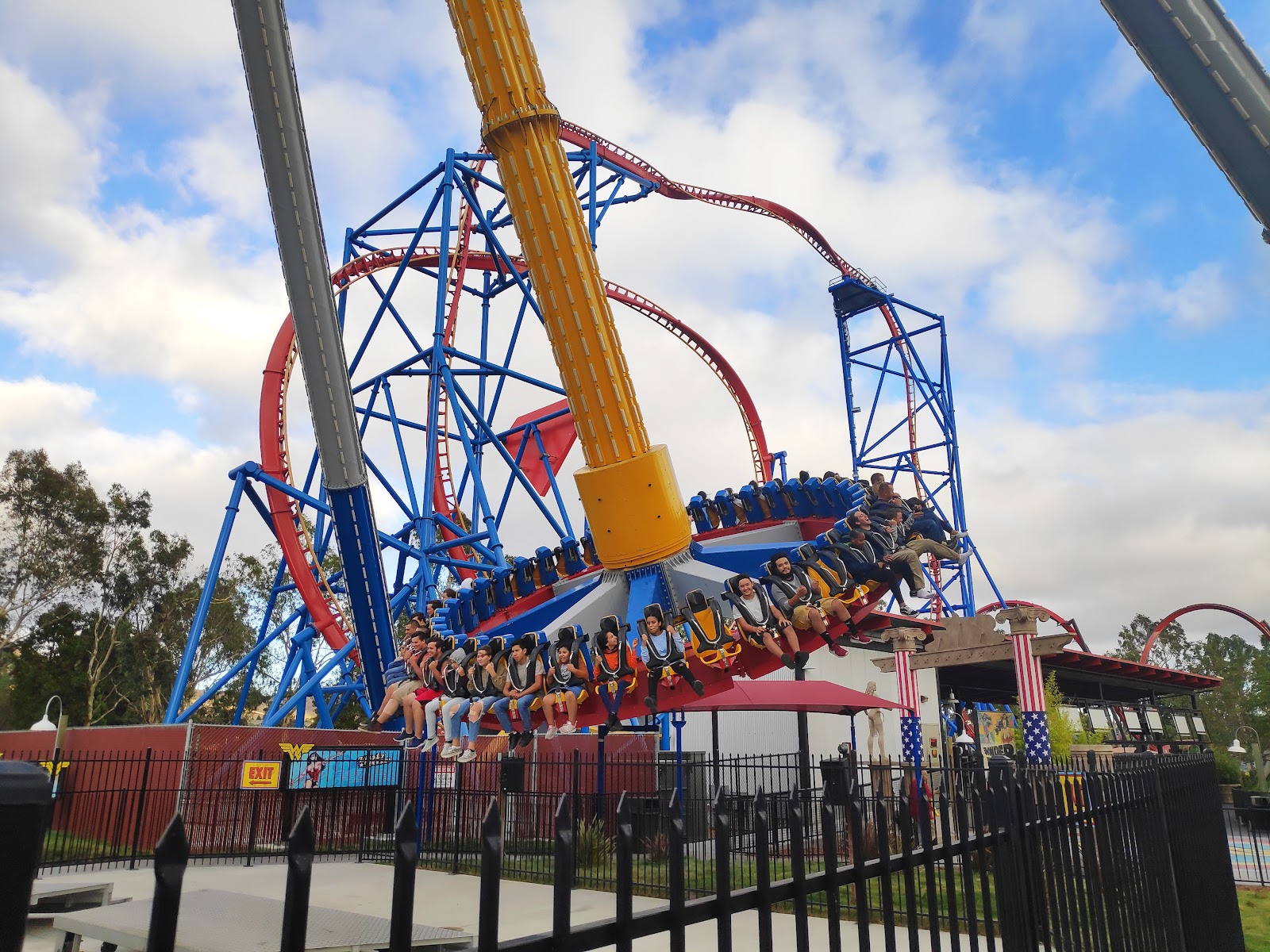 Six Flags Discovery Kingdom — Oficiais