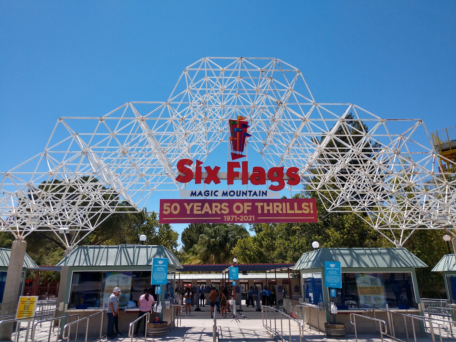 Six Flags Magic Mountain — Oficiais