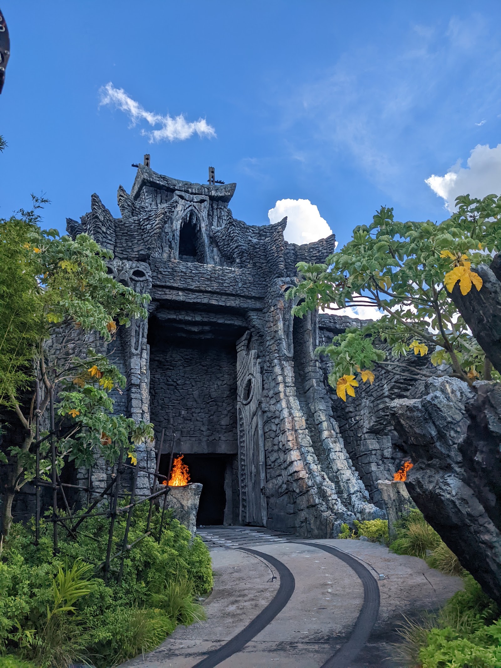 Skull Island: Reign of Kong — Oficiais