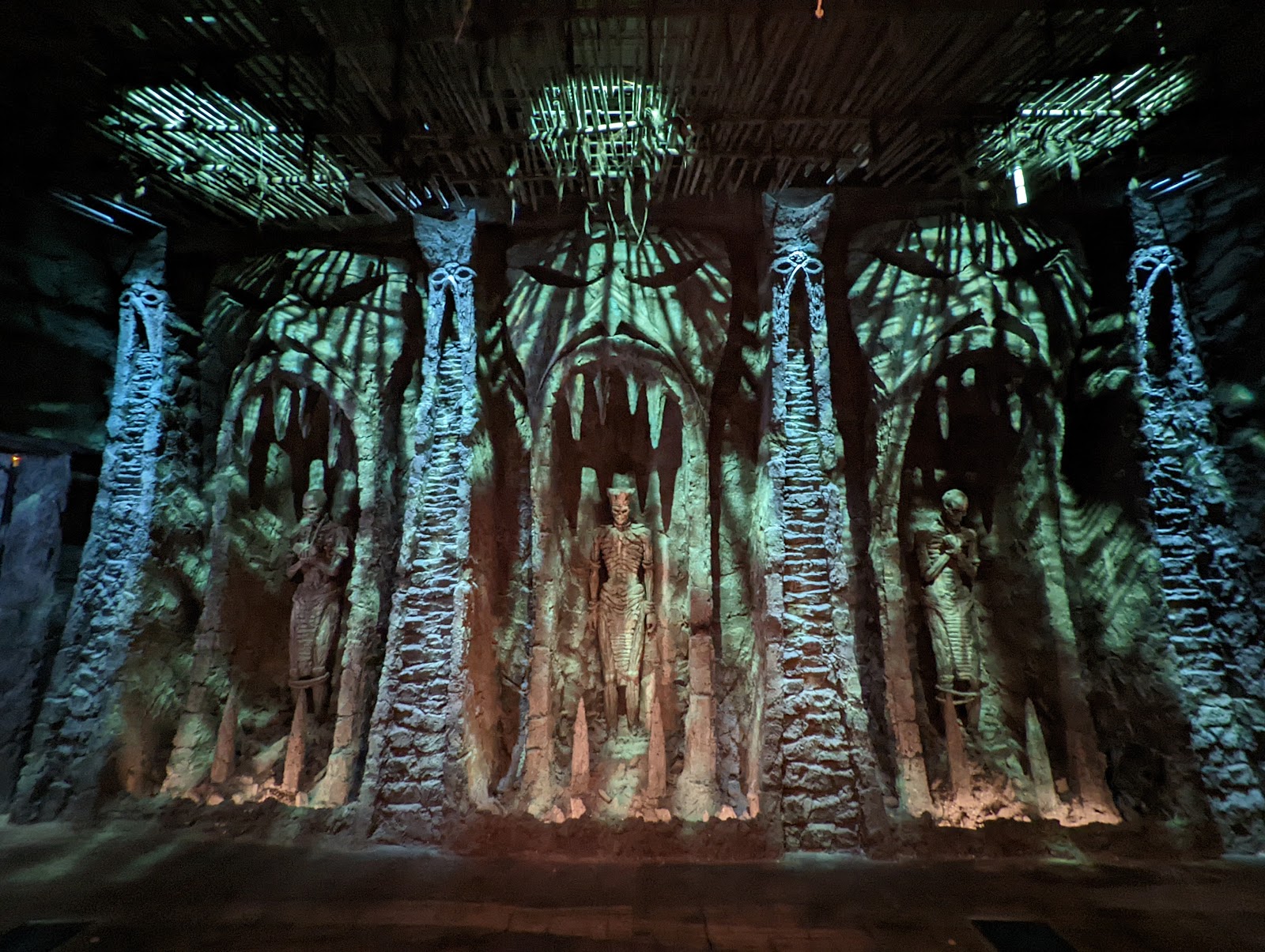 Skull Island: Reign of Kong — Oficiais
