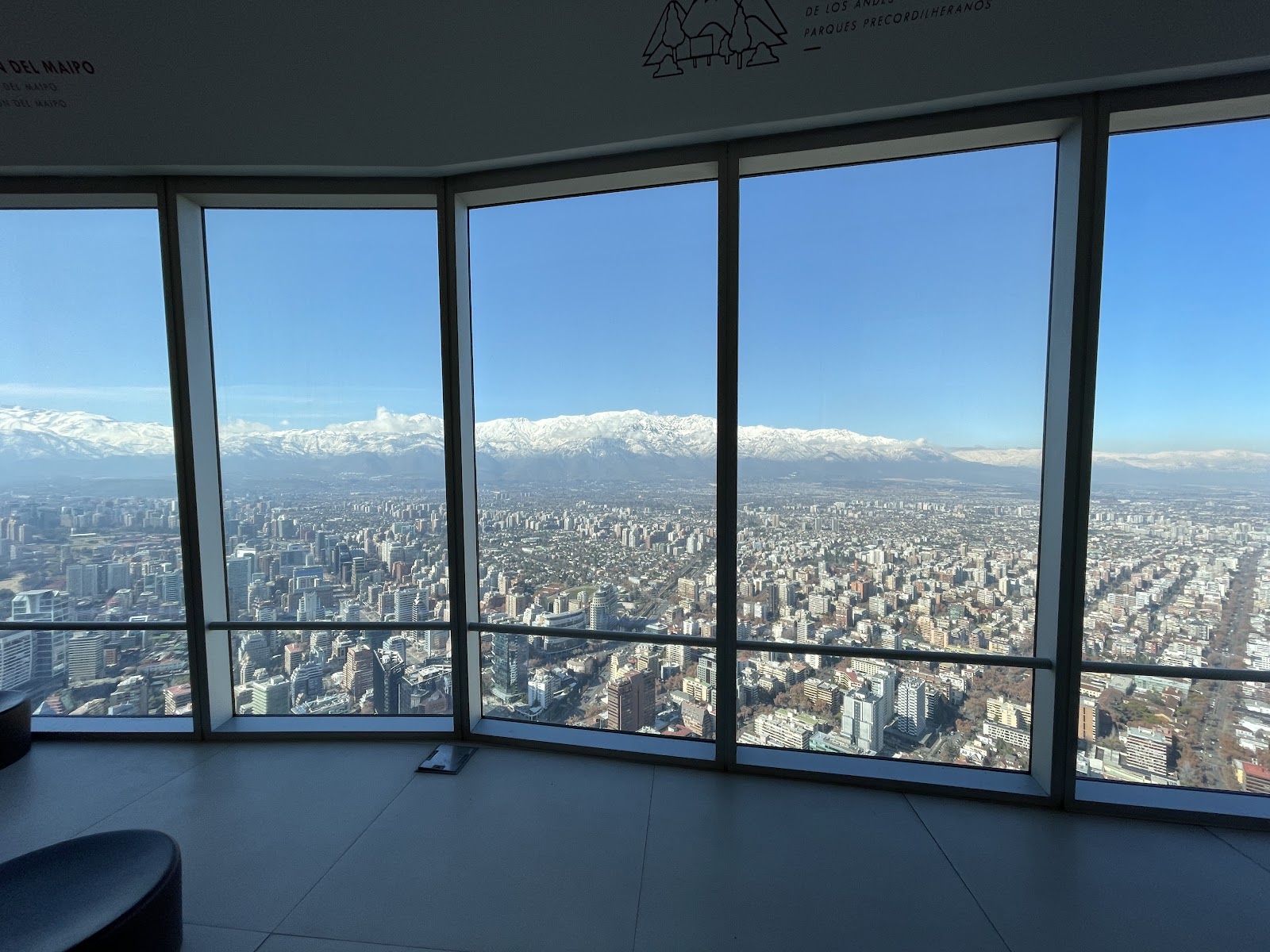 Sky Costanera — Oficiais