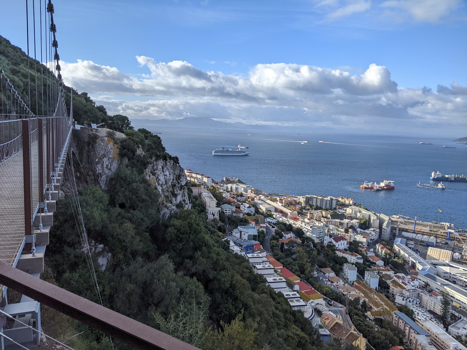Skywalk Gibraltar — Oficiais