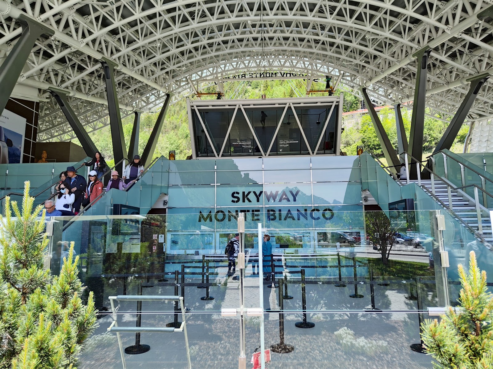 Skyway Monte Bianco — Oficiais
