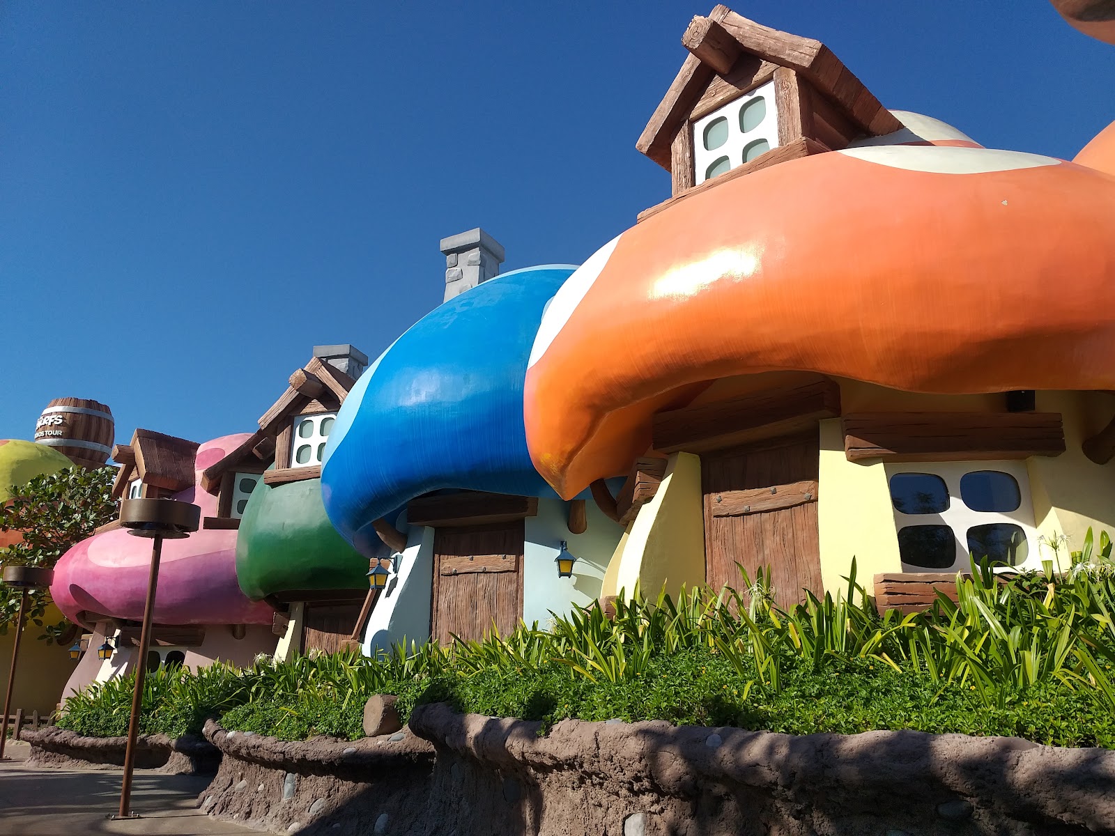 Smurfs Village Express — Oficiais