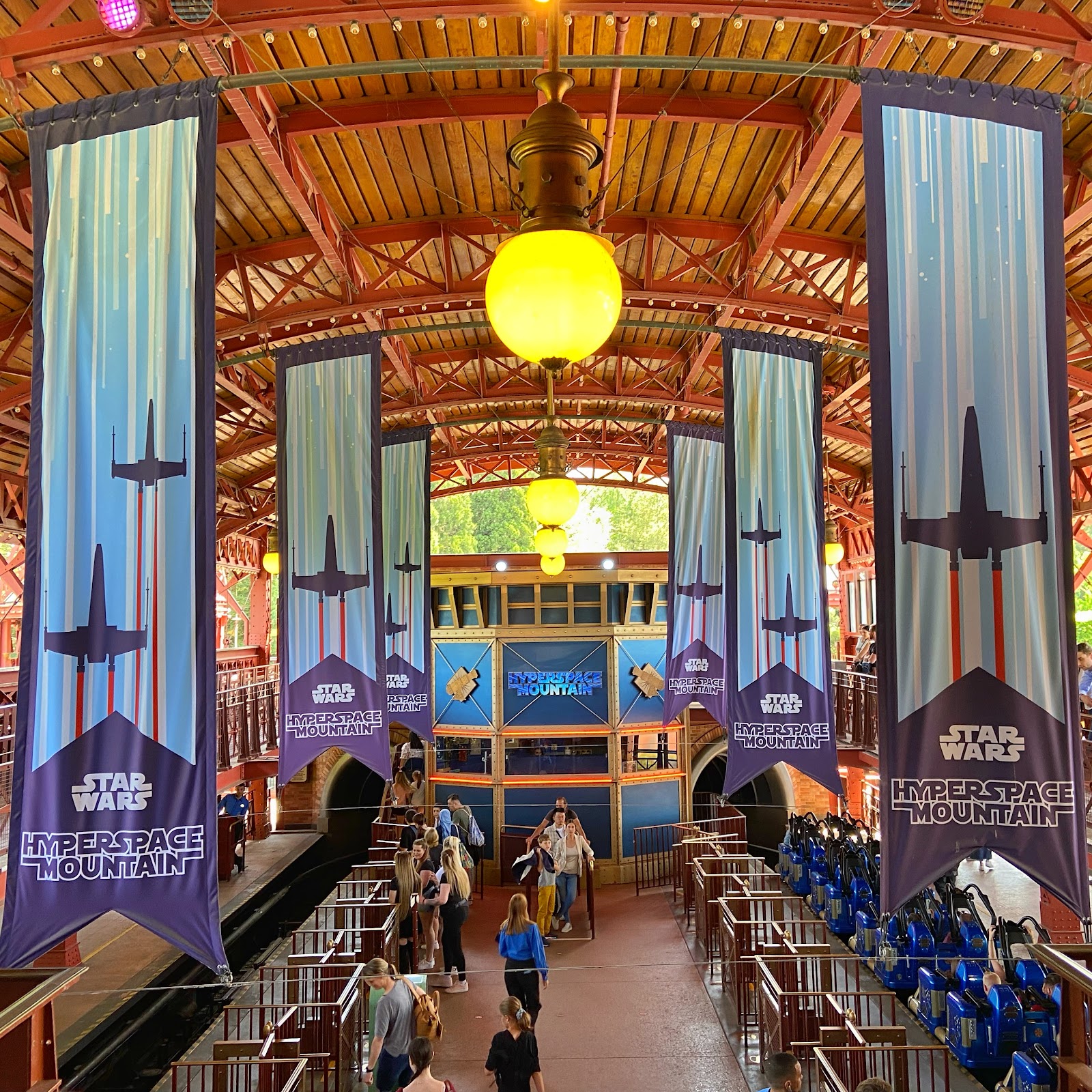 Space Mountain — Oficiais