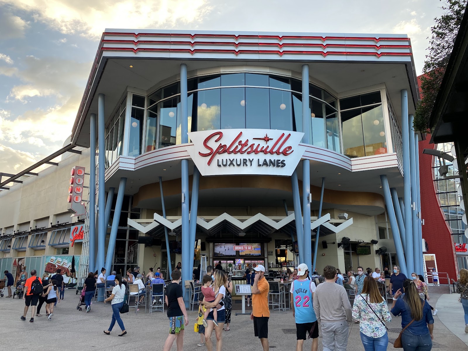 Splitsville Luxury Lanes — Oficiais
