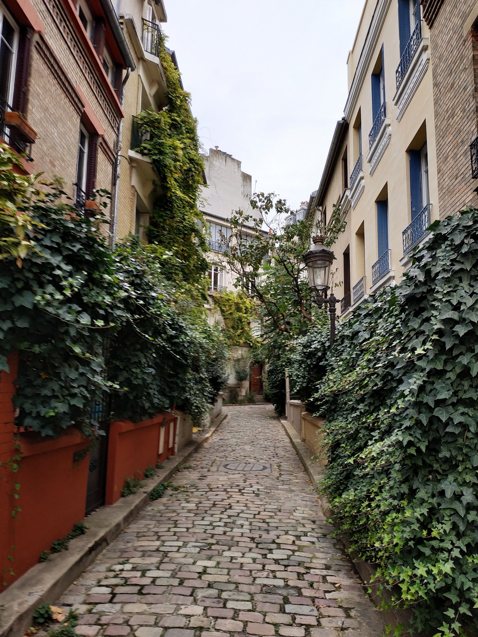 Square des Peupliers — Oficiais