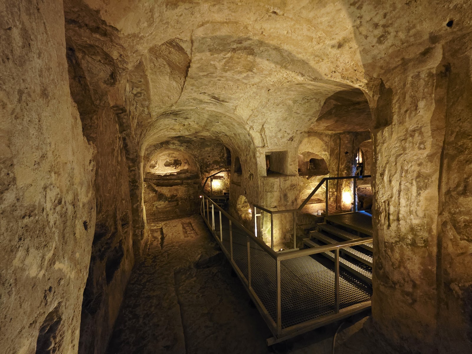 St Paul’s Catacombs — Oficiais
