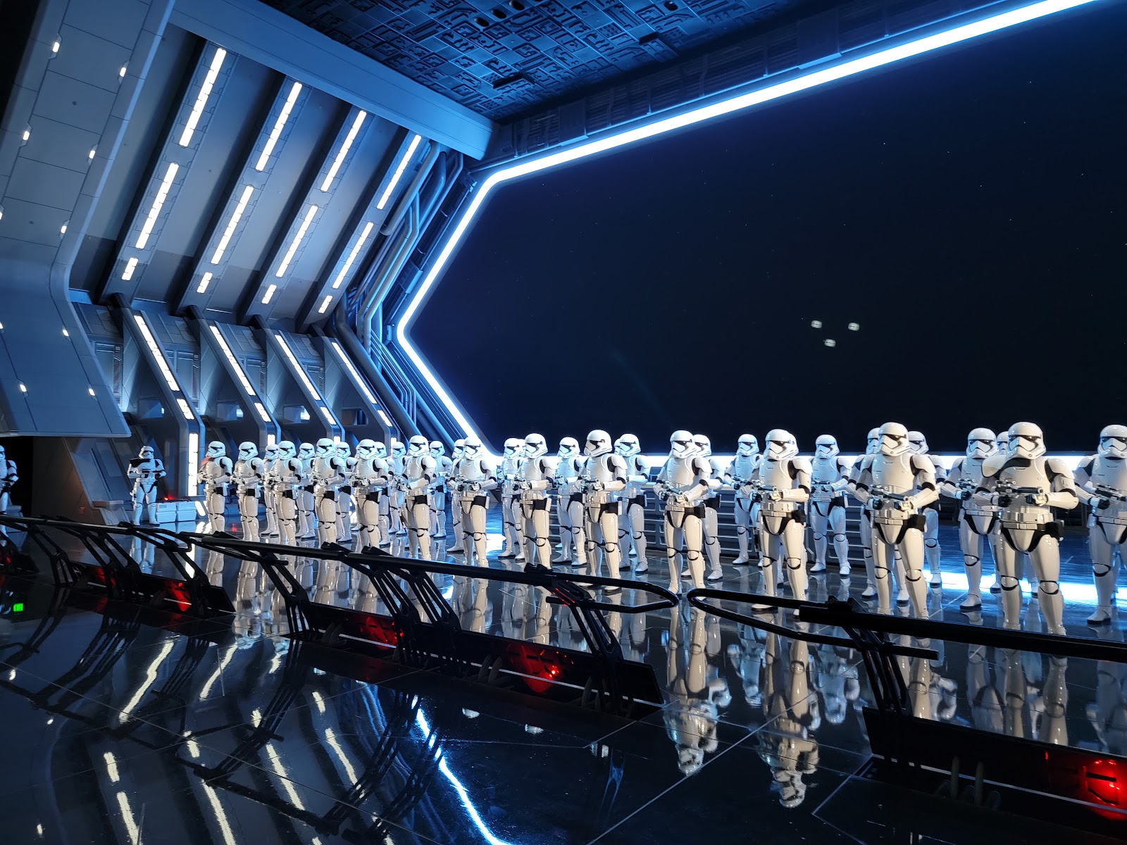 Star Wars: Rise of the Resistance — Oficiais