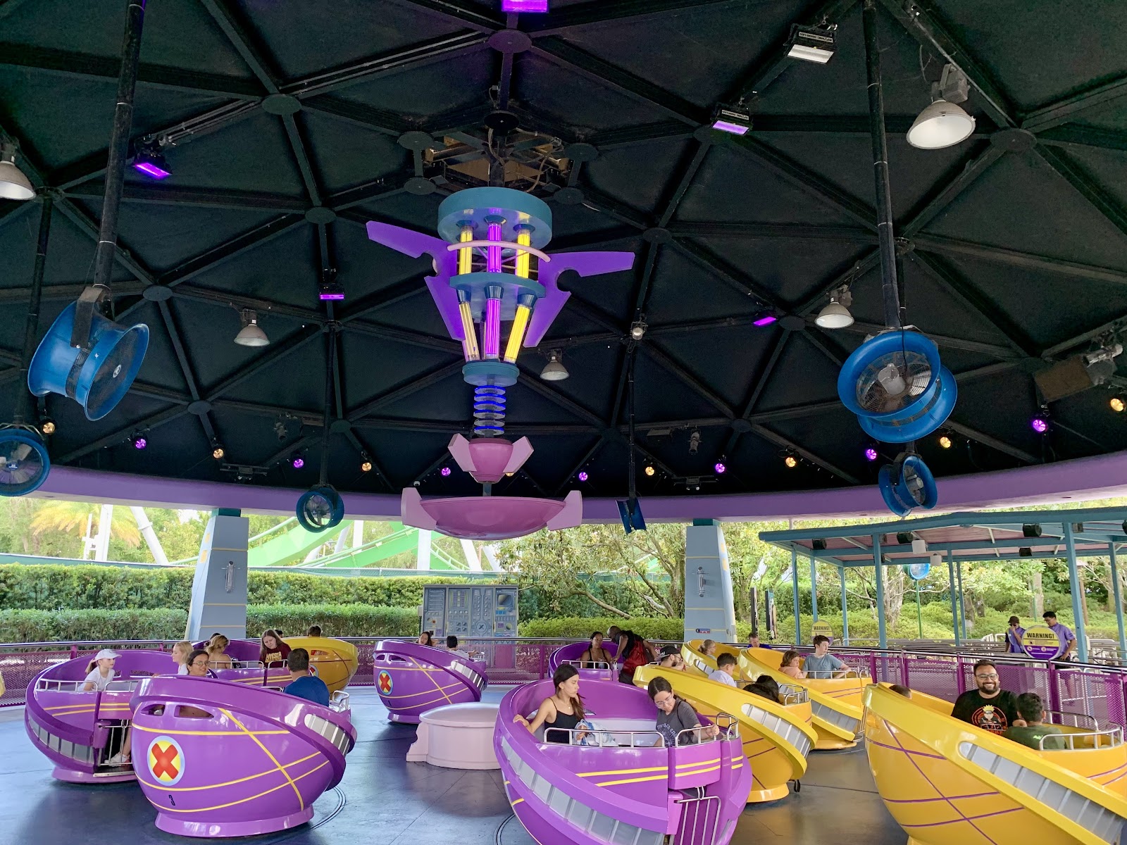 Storm Force Accelatron — Oficiais