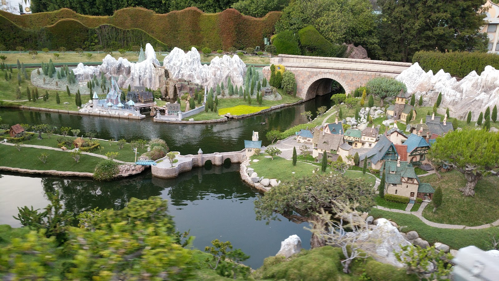 Storybook Land Canal Boats — Oficiais
