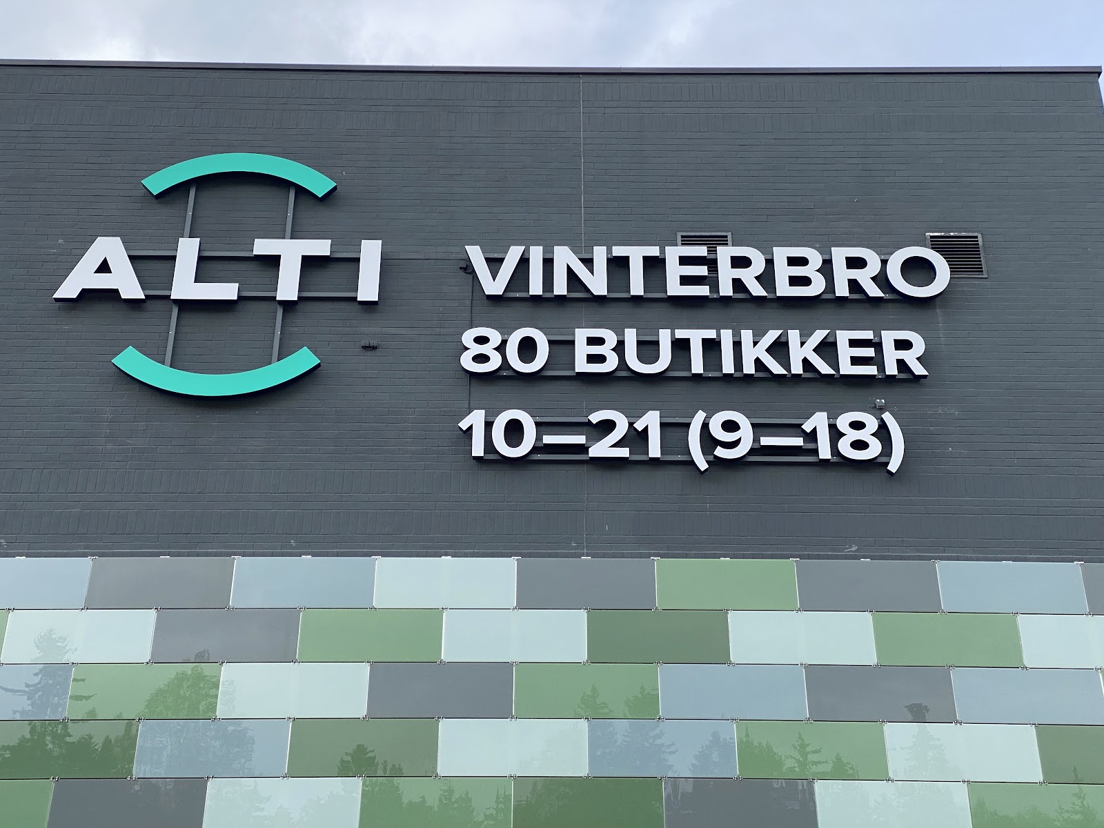 Sult — Oficiais