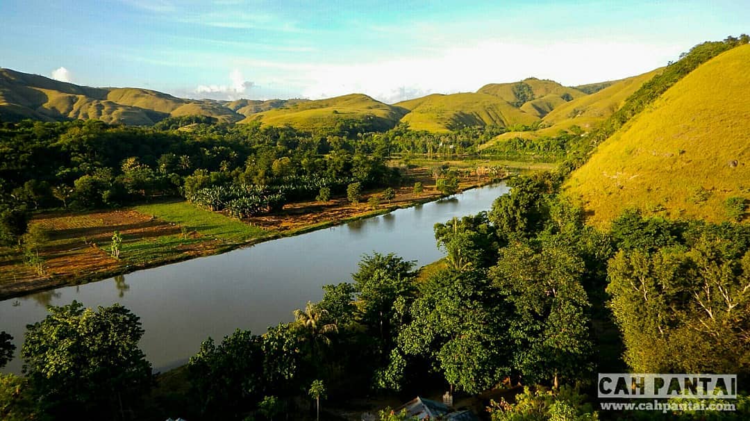 Sumba — Oficiais