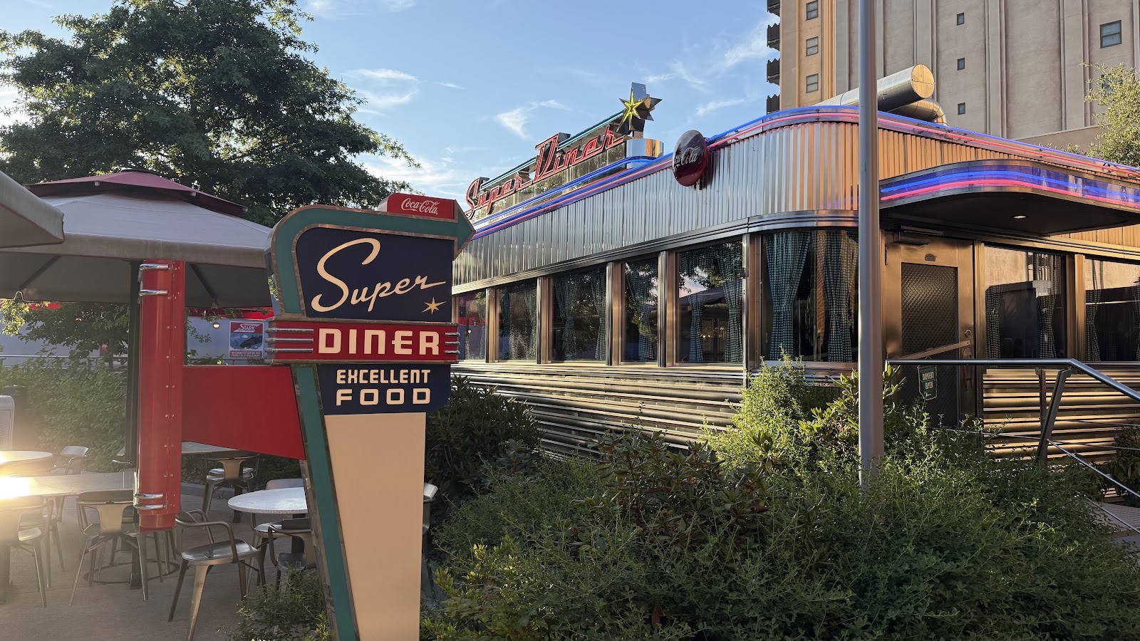 Super Diner — Oficiais