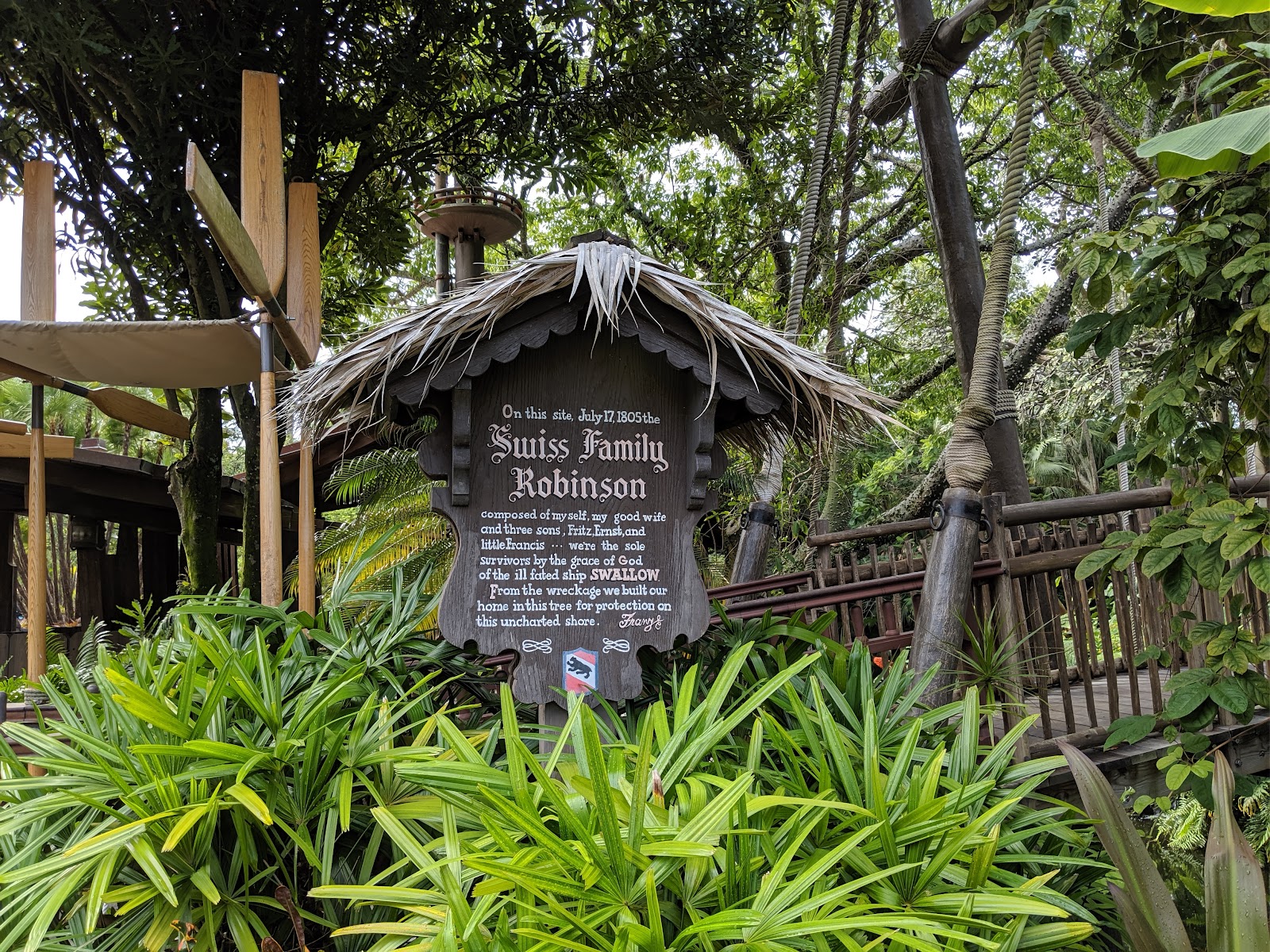 Swiss Family Treehouse — Oficiais