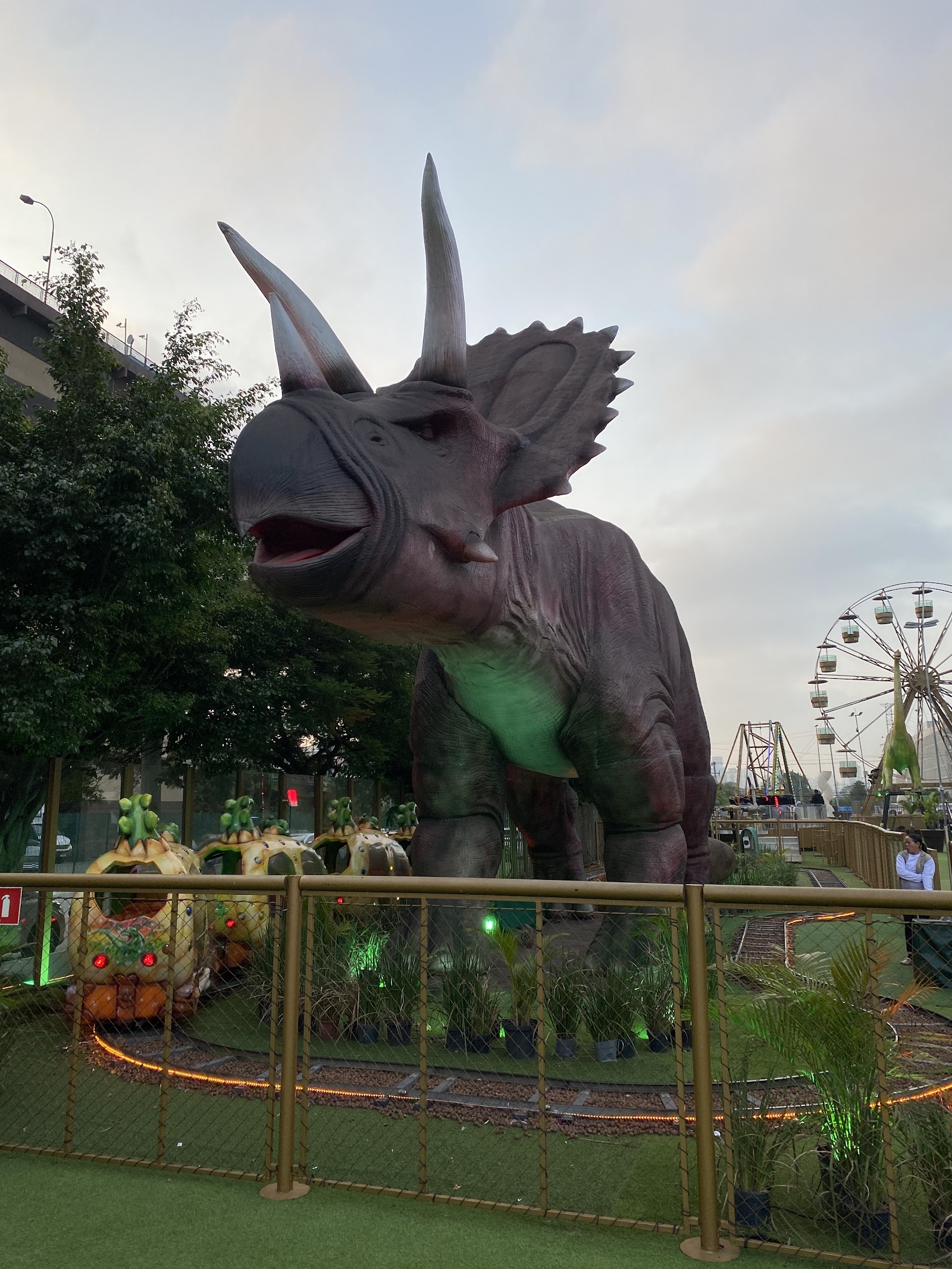 T-Rex Park — Oficiais